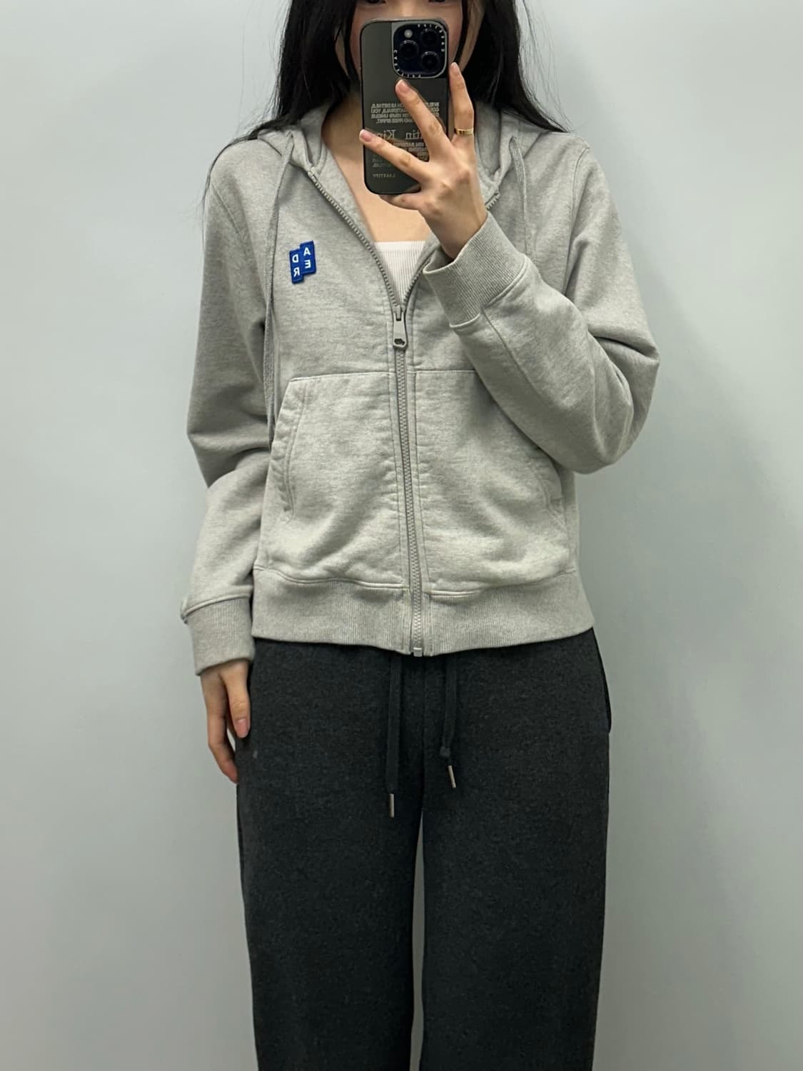 아더에러 자수로고 그레이 후드집업 상품이미지1