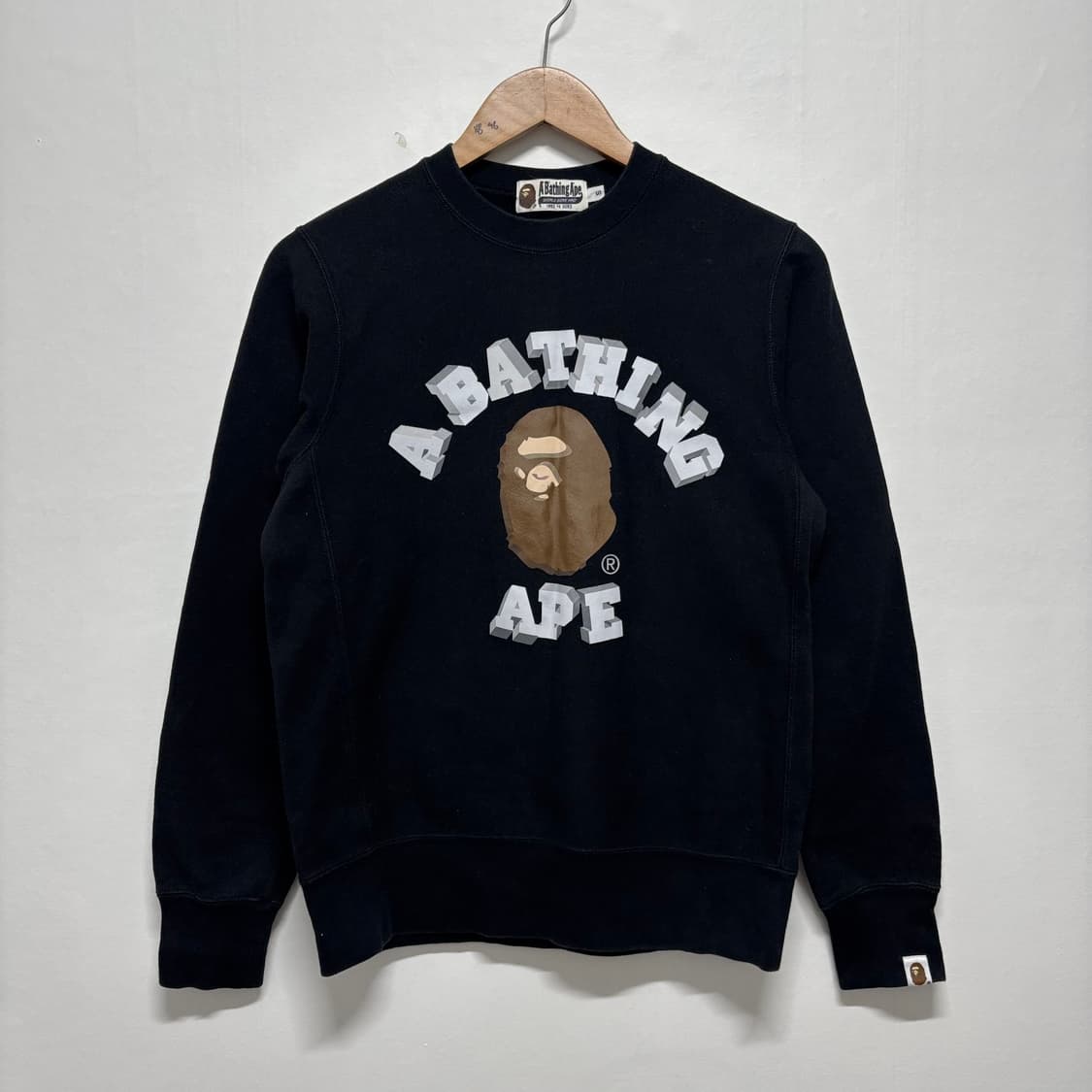 베이프 블랙 컬리지 맨투맨 상품이미지1