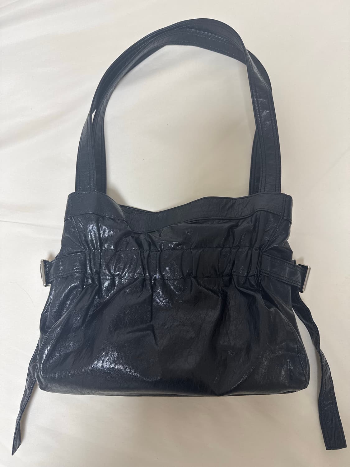 마뗑킴 FAUX LEATHER SEASHELL MINI BAG 상품이미지2