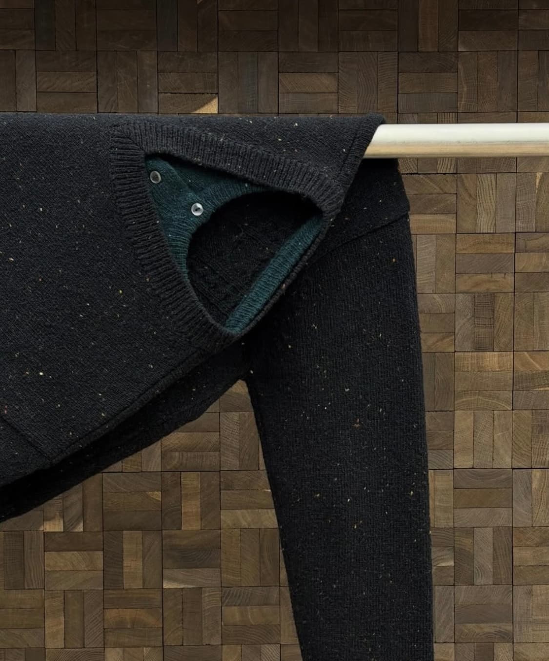 웨이비니스 헨리 오버 브이넥 니트 블랙그린 2 상품이미지4