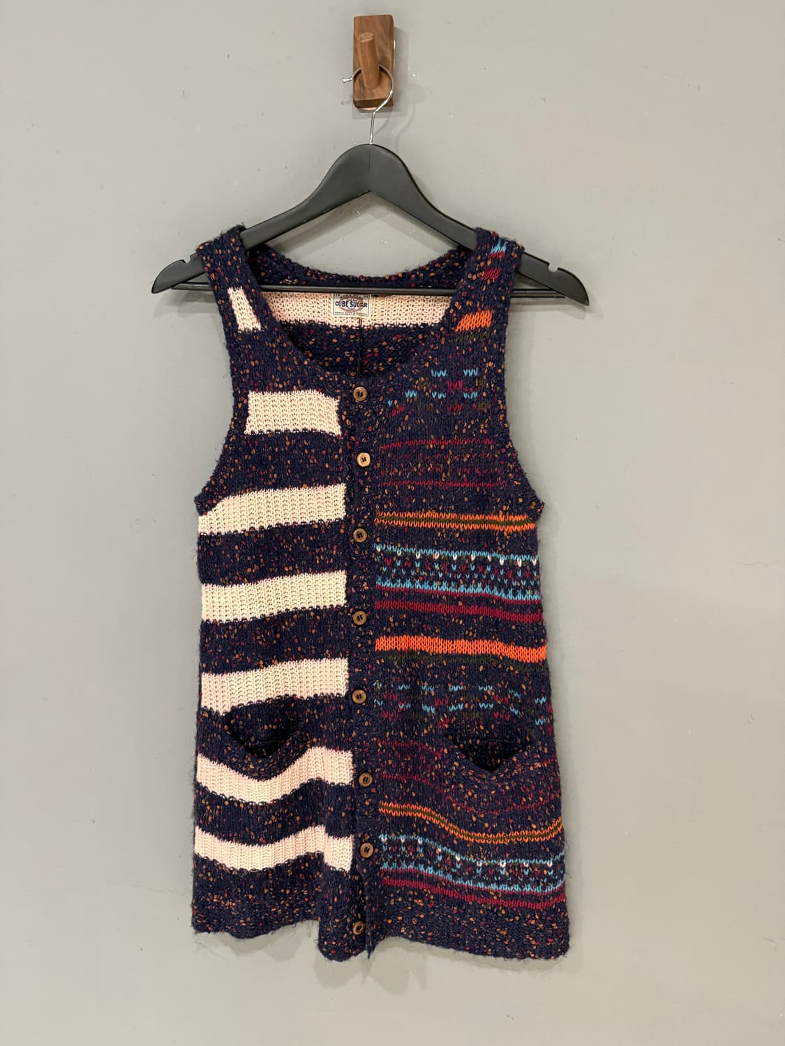 half pattern detail button-up knit vest 상품이미지4