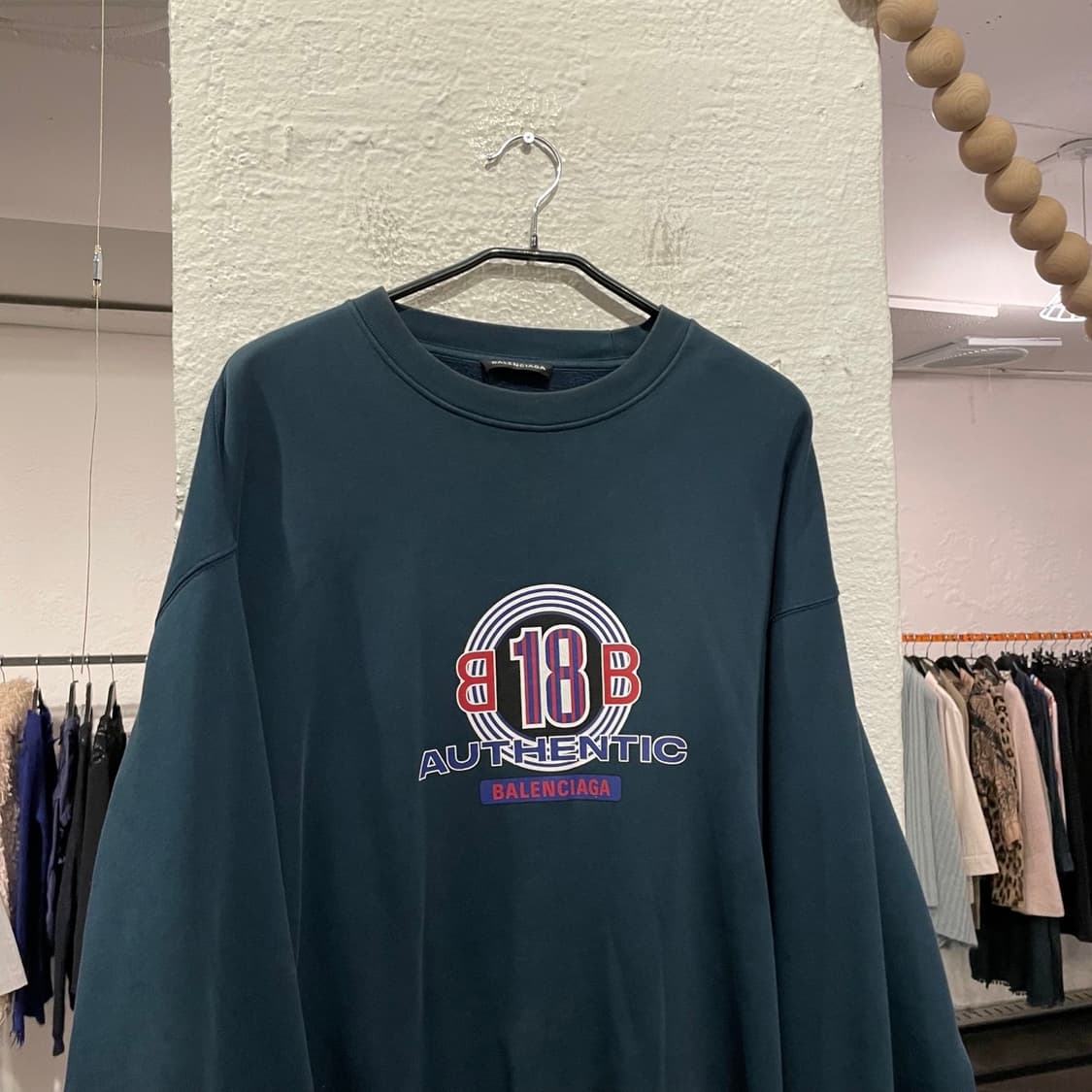 발렌시아가 로고 맨투맨 상품이미지2