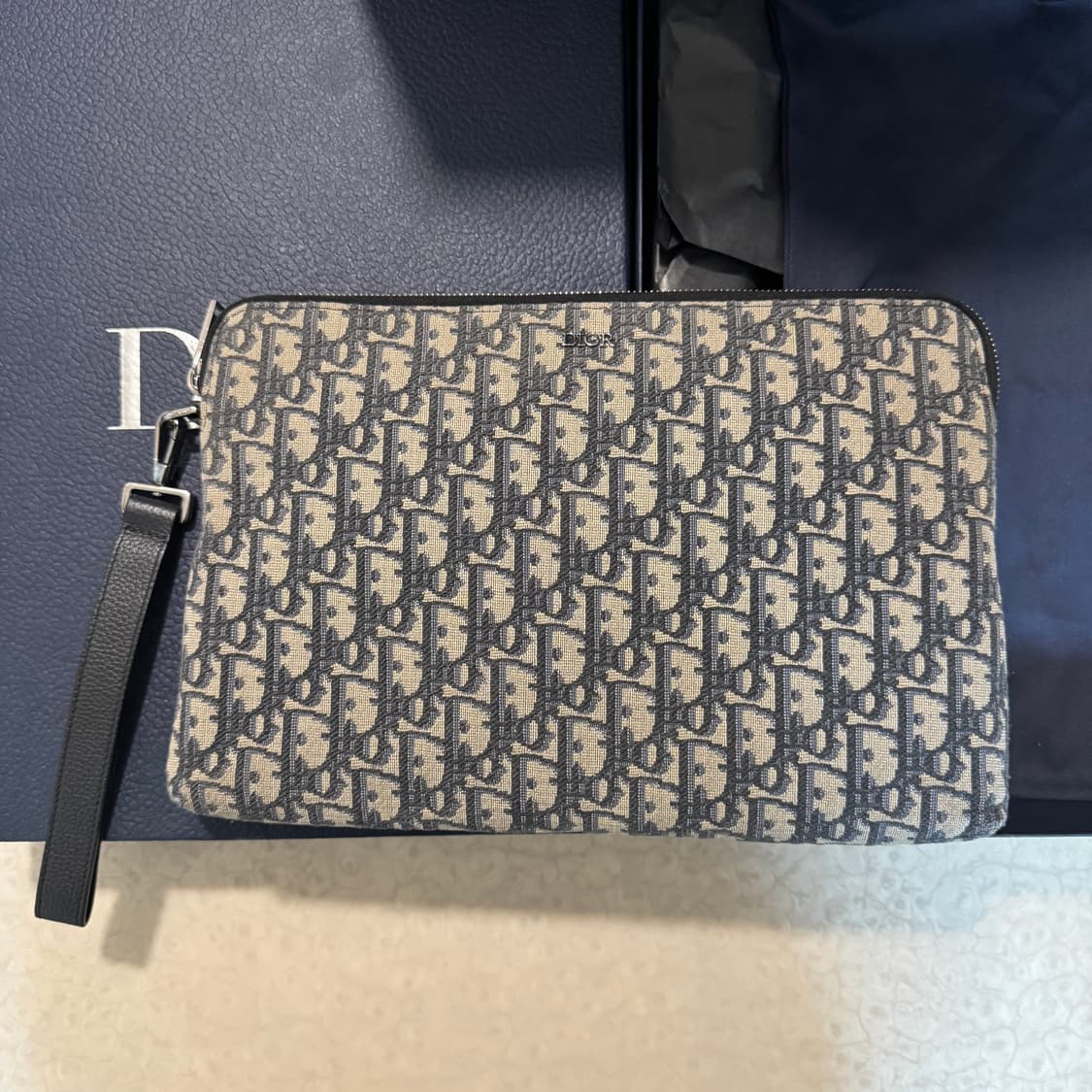 디올 트라이앵글 아이패드 클러치 A4 상품이미지1