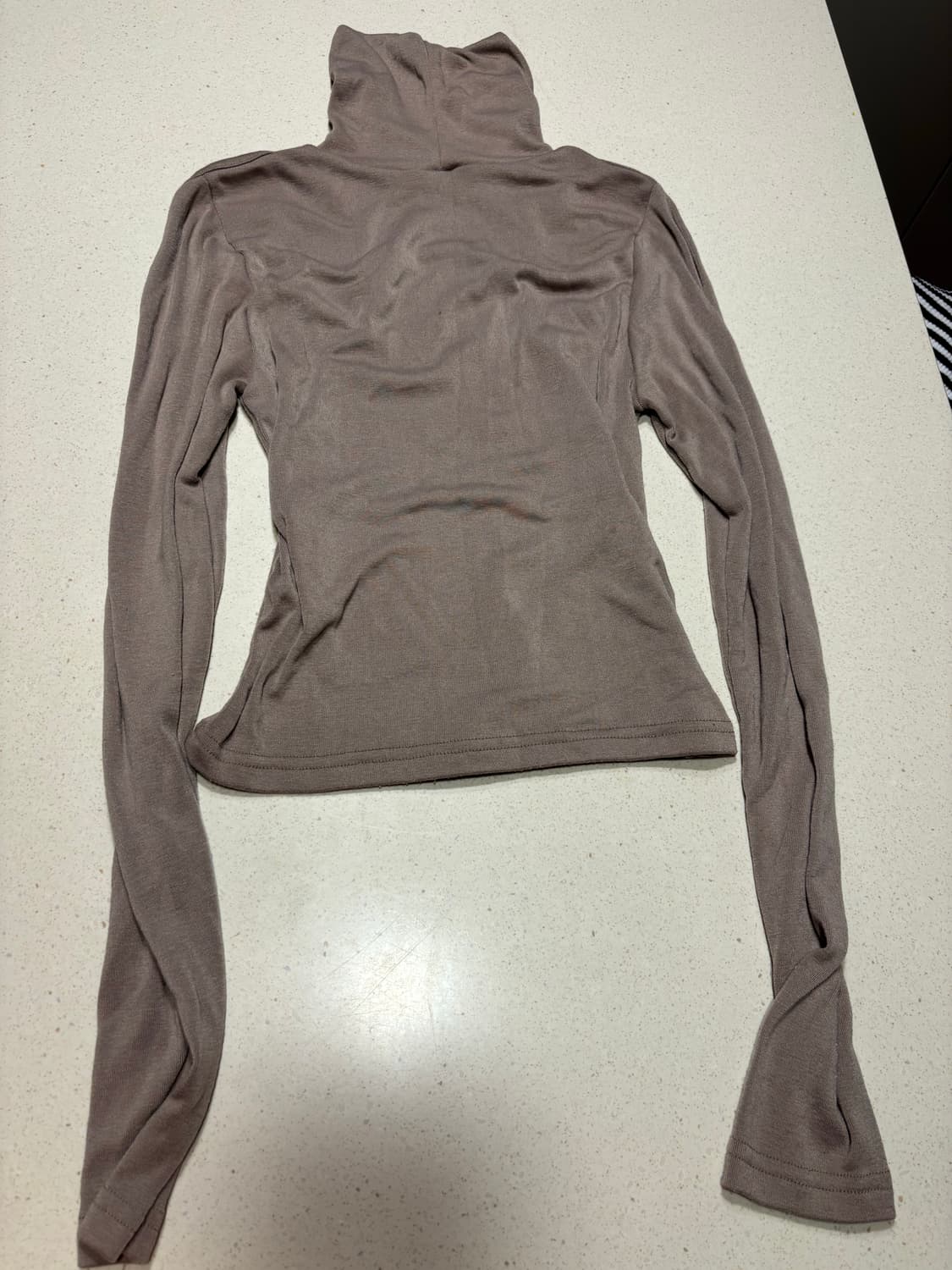 목폴라 긴팔 어깨 뚫림 슬림 티셔츠 상품이미지2