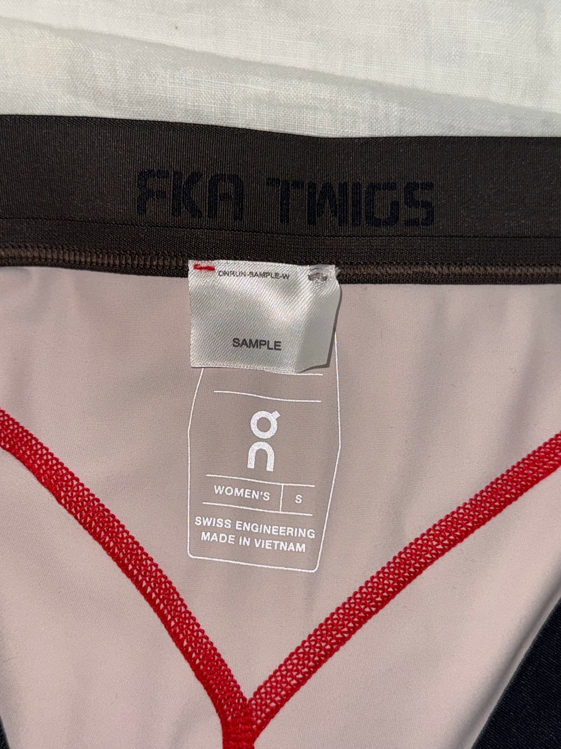 온러닝 x fka twigs 스튜디오 쇼츠 상품이미지5