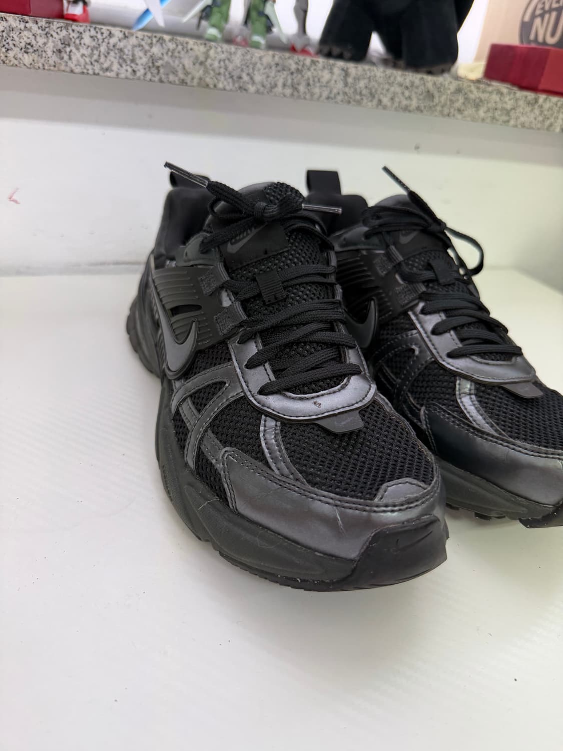 정품) 나이키 V2K 런 블랙 컬러웨이 운동화 260 상품이미지3