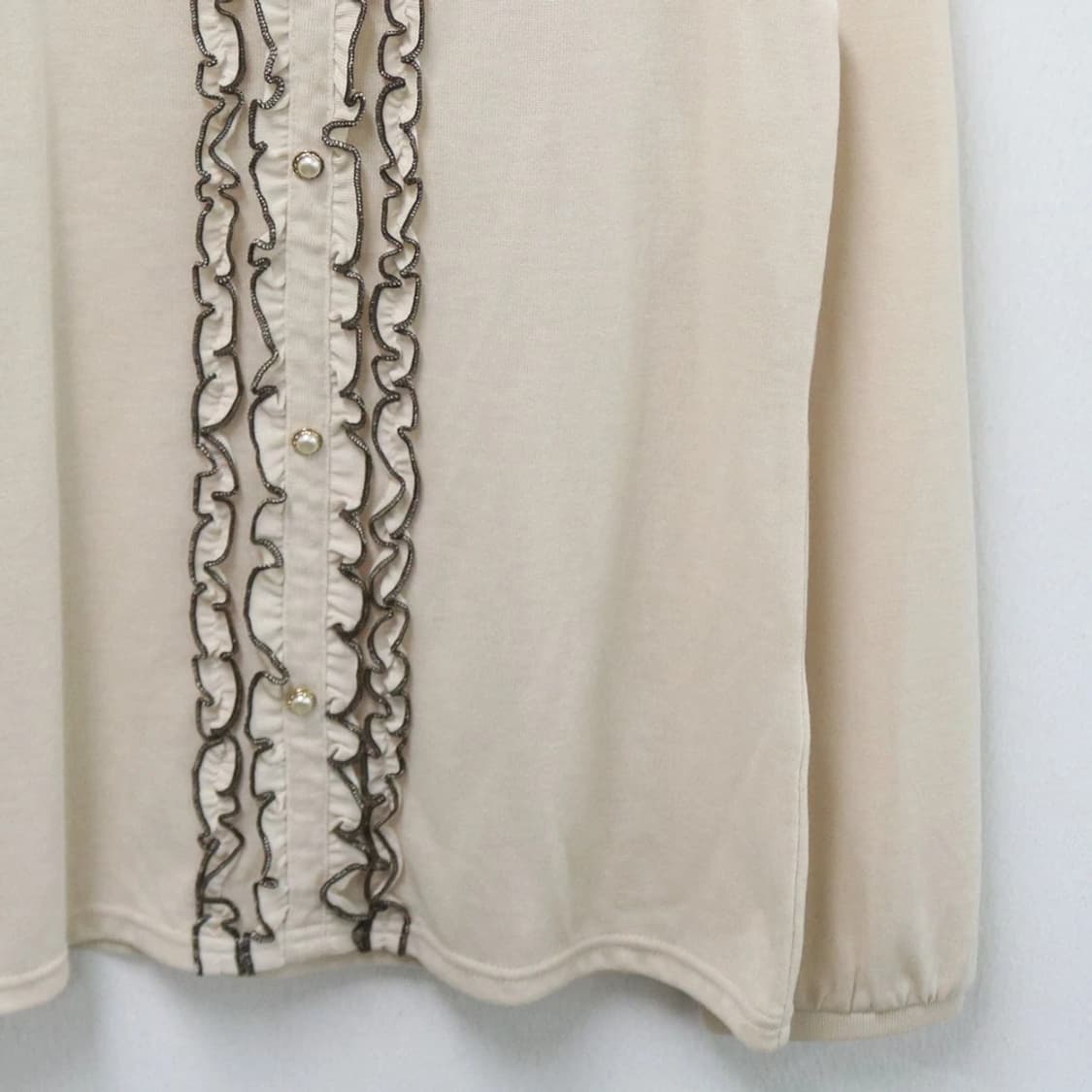 엑시즈팜  프릴 레이스 오네갸루 블라우스 63703 상품이미지4