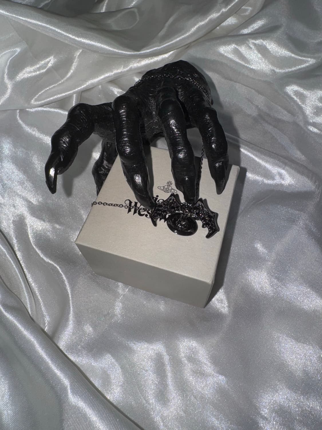 Vivienne westwood batwing orb necklace  상품이미지2