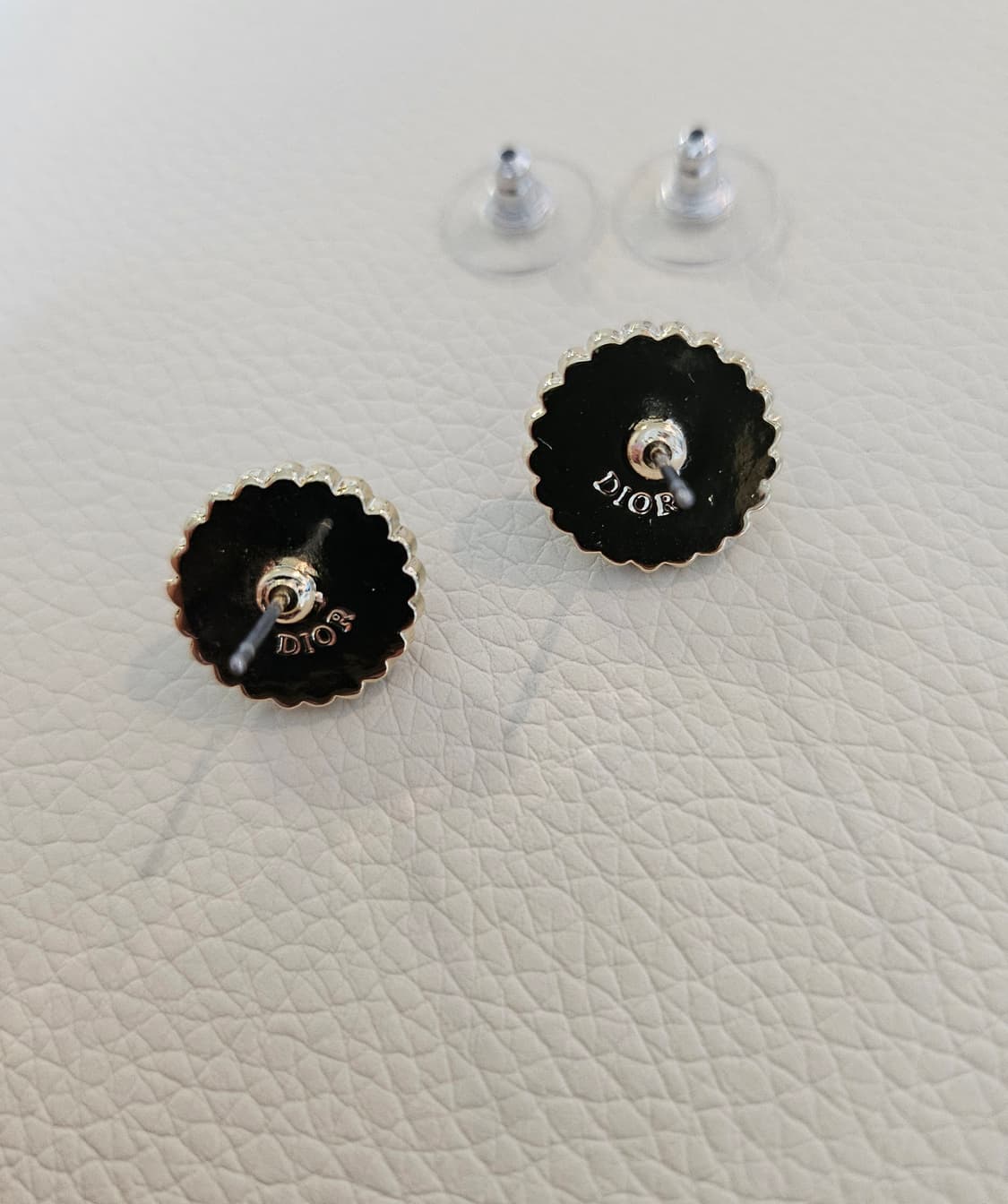디올 업사이클링 블랙스톤 진주 귀걸이 상품이미지5