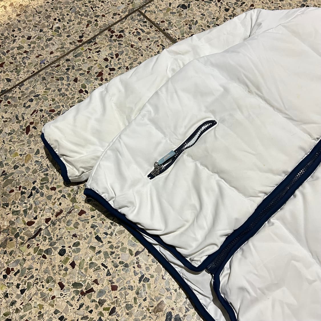 푸부(FUBU) 올드스쿨 화이트 숏패딩 상품이미지4