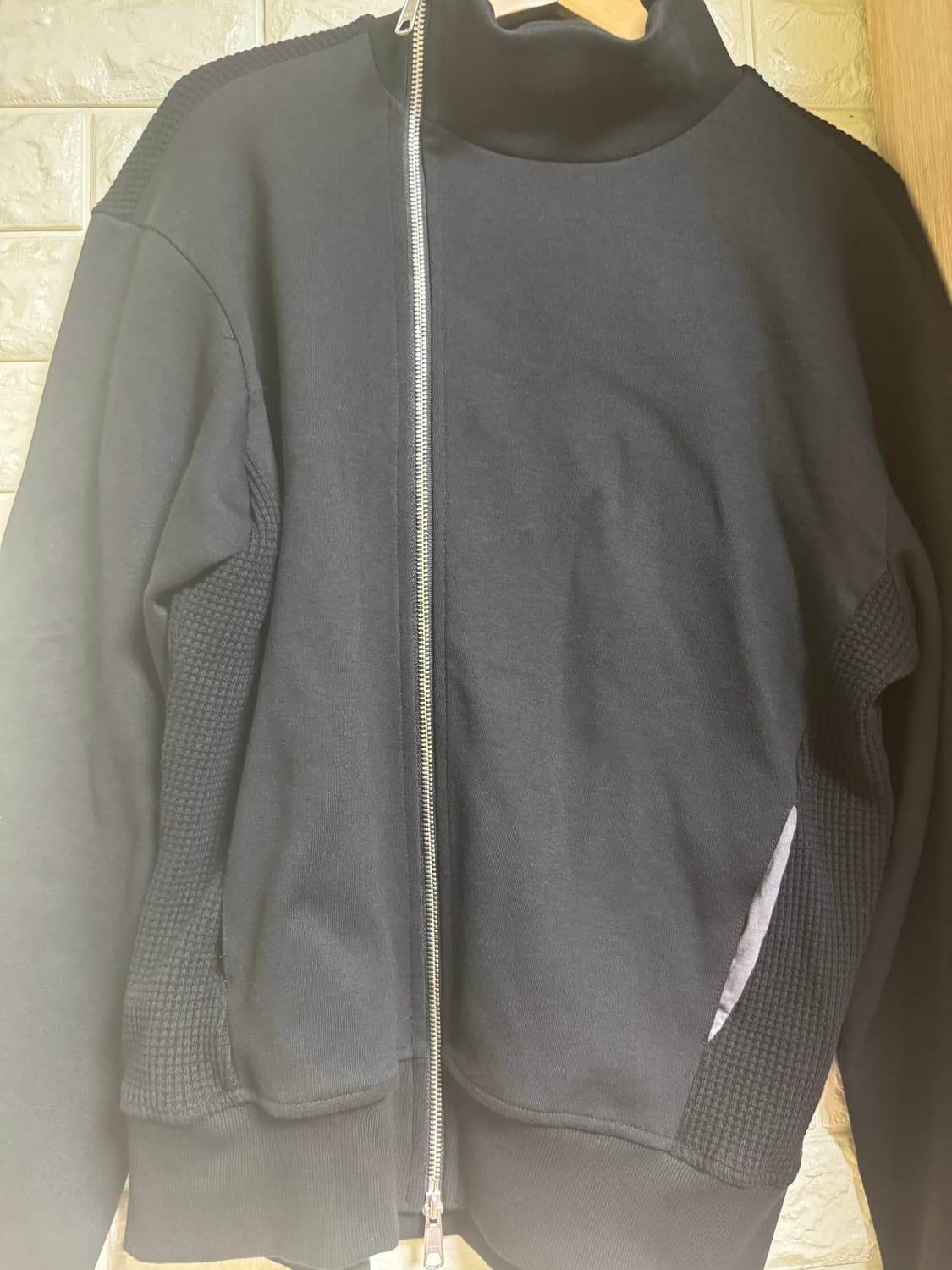 휴이 Side-Zip Neck Track Top Black 01 상품이미지2