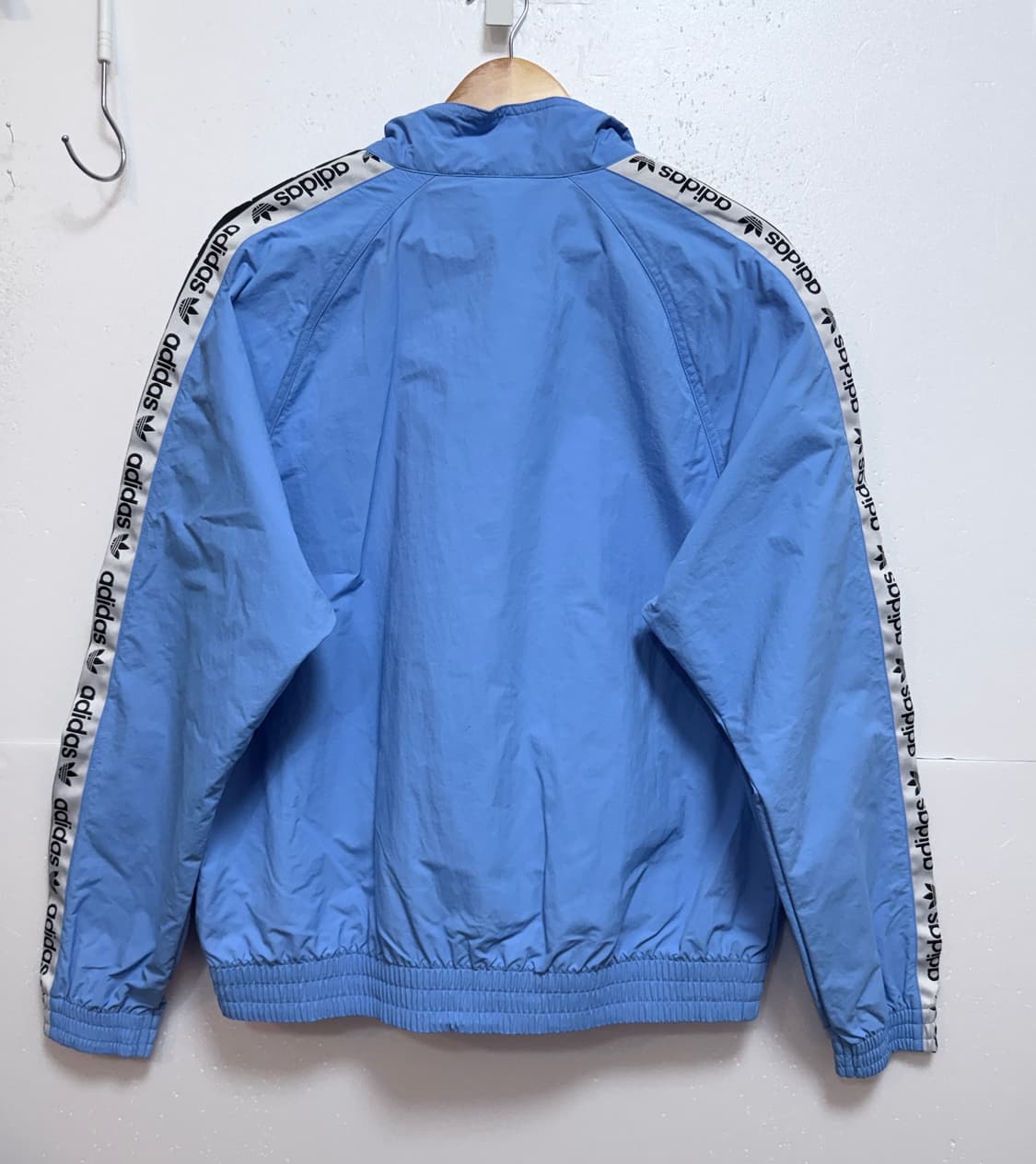 아디다스 우븐 밴딩로고 바람막이 M 상품이미지4