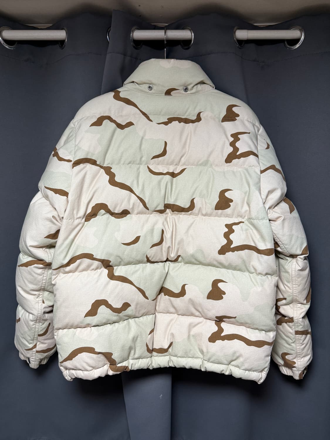 디스이즈네버댓 21FW 데저트 카모 패딩 상품이미지3