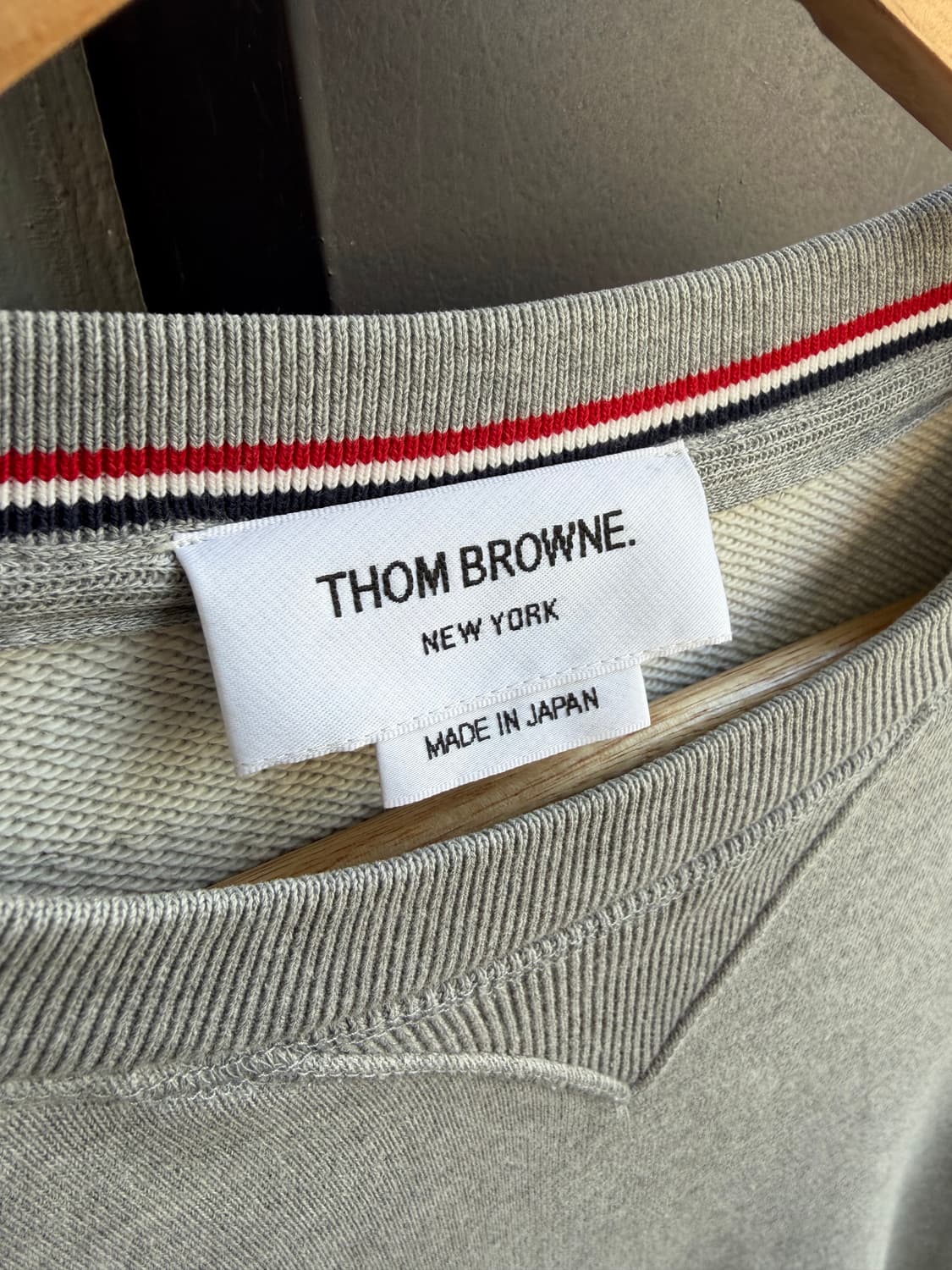 95~97/ 톰브라운 사선완장 그레이 맨투맨 상품이미지6