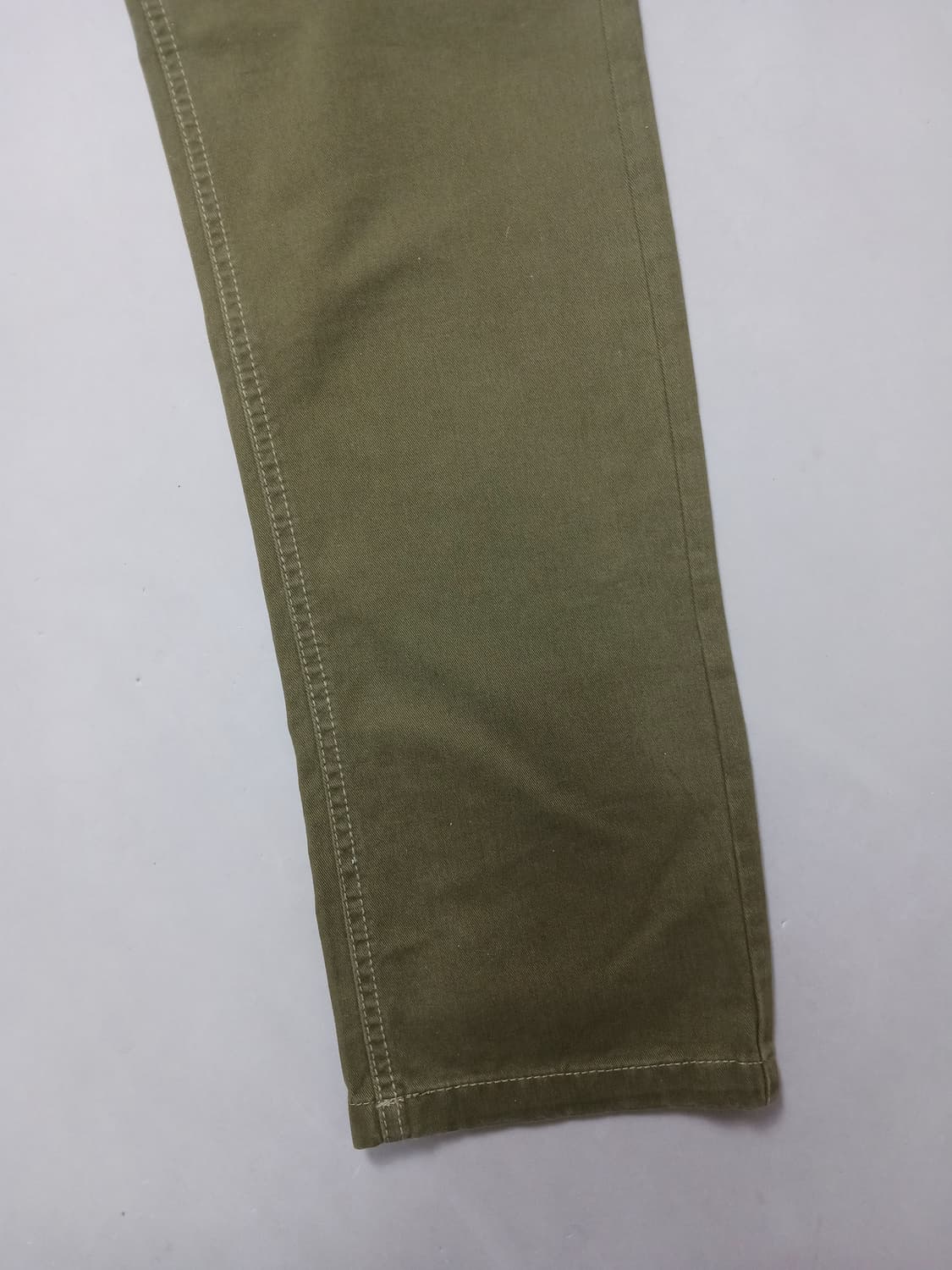 새제품 [32] 슈퍼드라이 슬림2핏 카키 치노 팬츠 상품이미지5