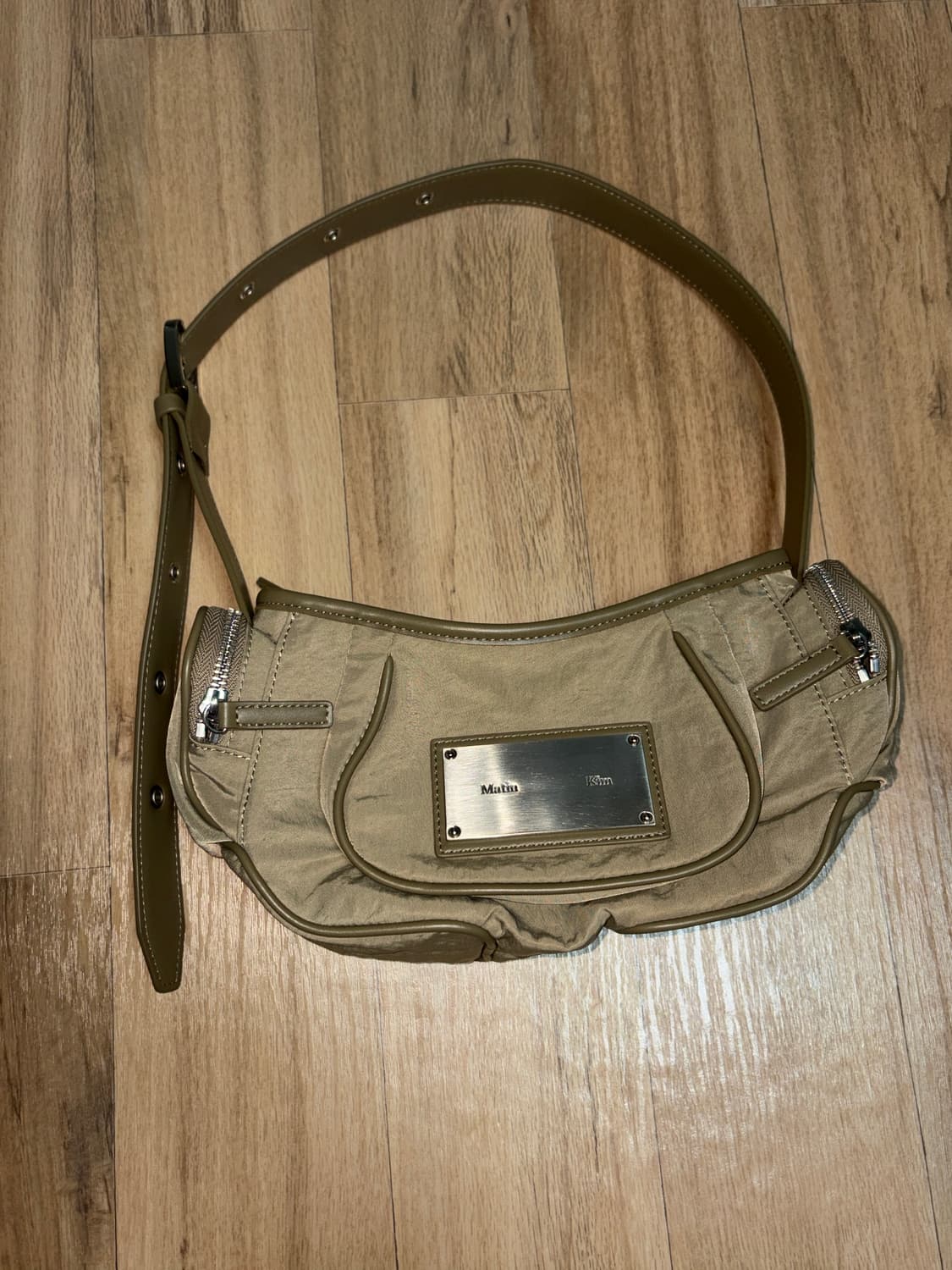 마뗑킴 마들렌 라운드백 카키 상품이미지2