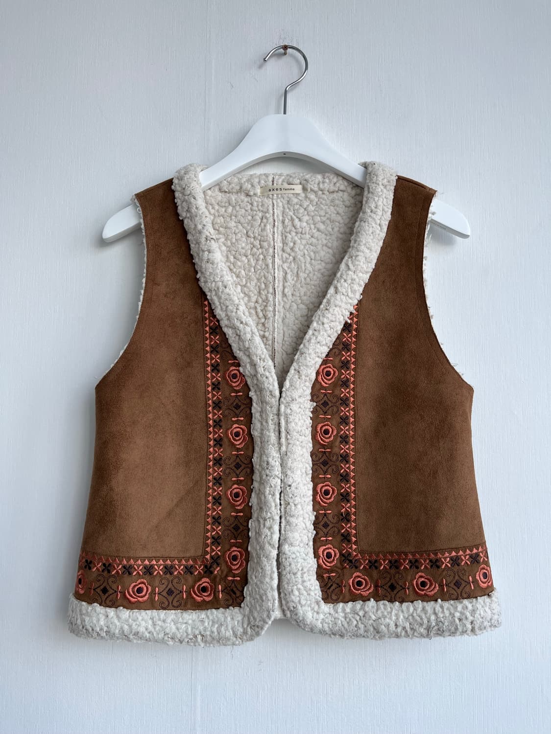 axes femme 스웨이드 자수 조끼 상품이미지1