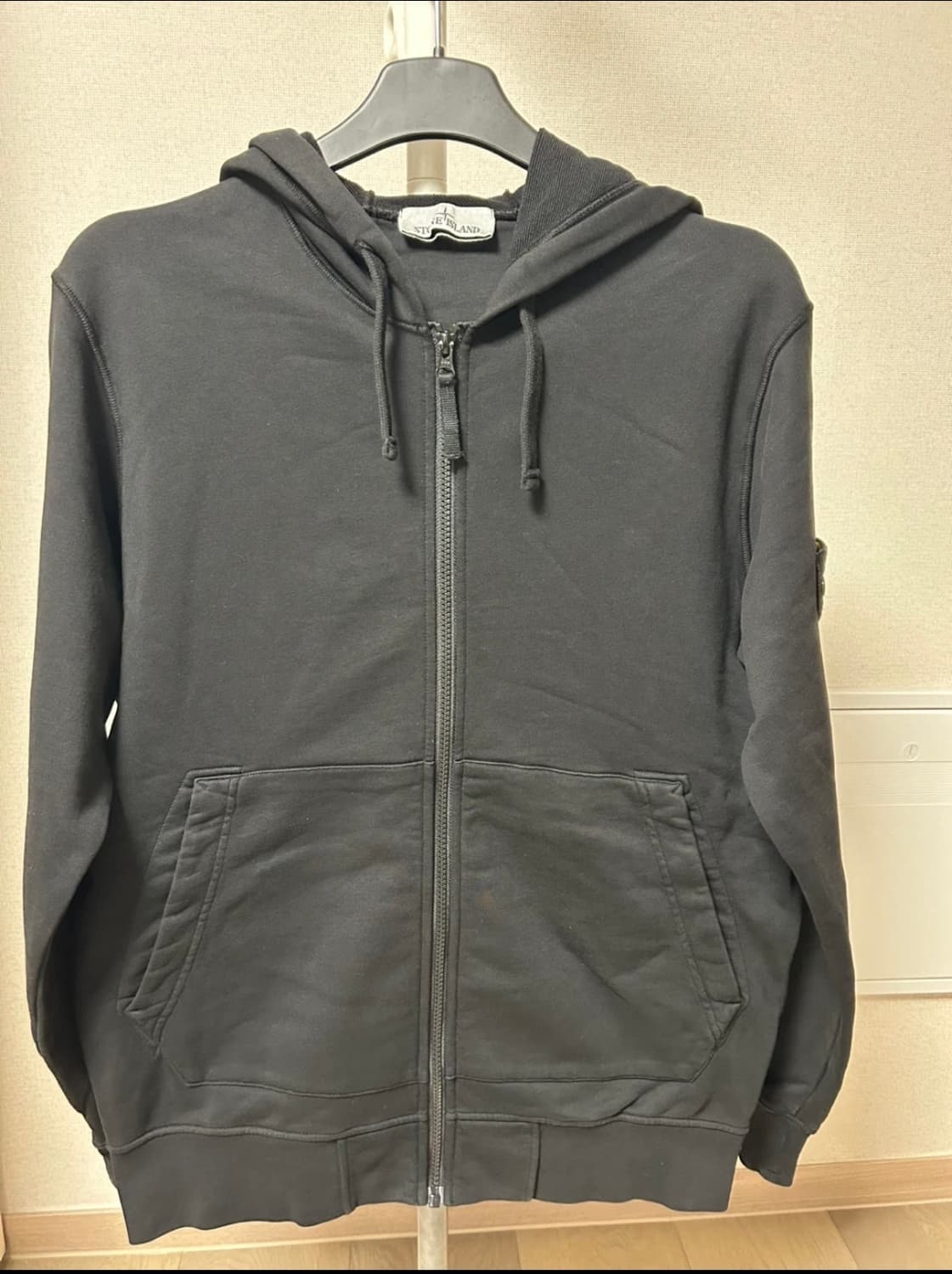 스톤 아일랜드 블랙 후드집업 상품이미지2