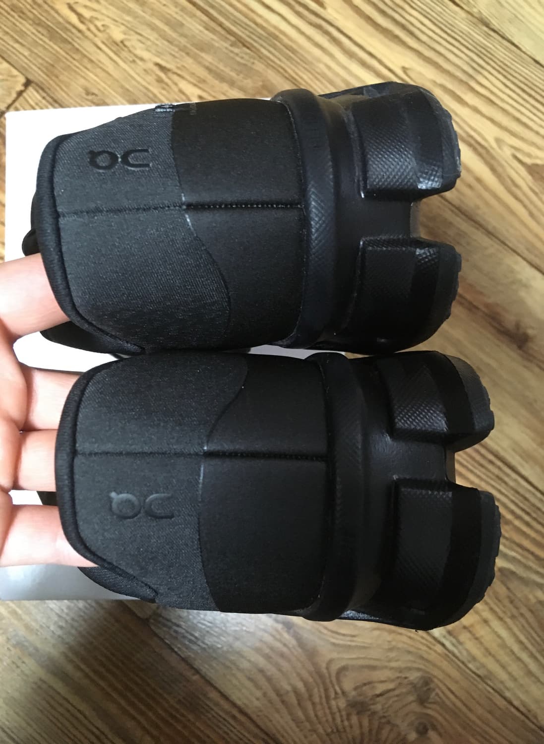 온러닝 파프 클라우드몬스터 하이퍼 블랙 판매합니다 상품이미지6