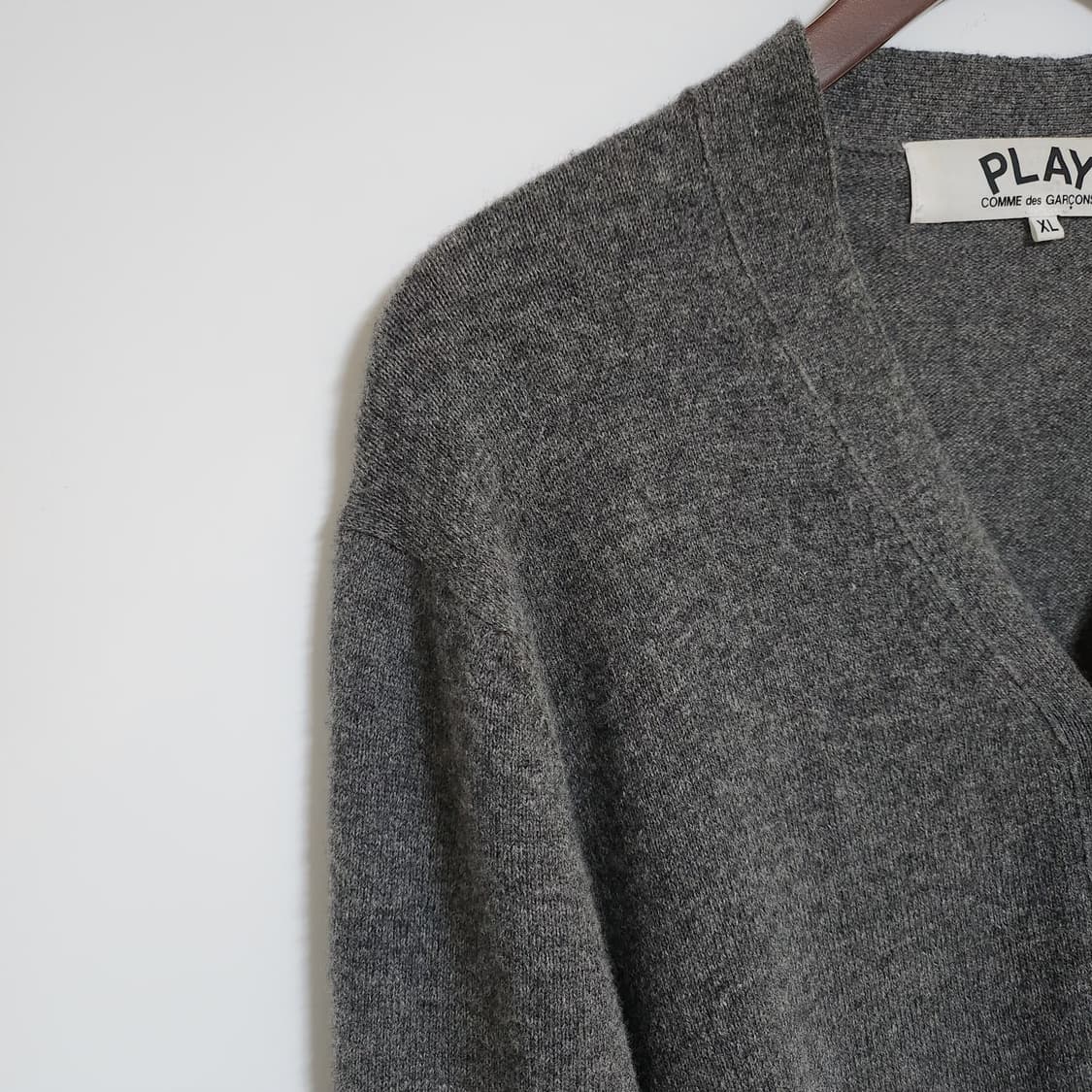 [XL] 꼼데가르송 차콜 레드와펜 남성 가디건 AZ-B008 상품이미지5