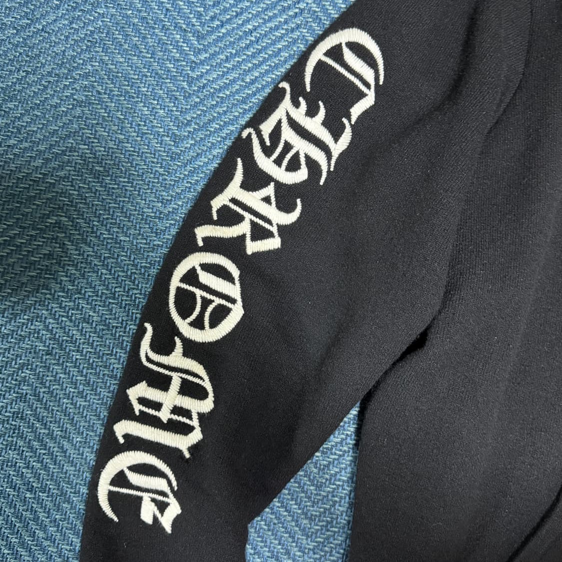 [L]크롬하츠 캐시미어 레터링 후드집업 블랙 상품이미지2