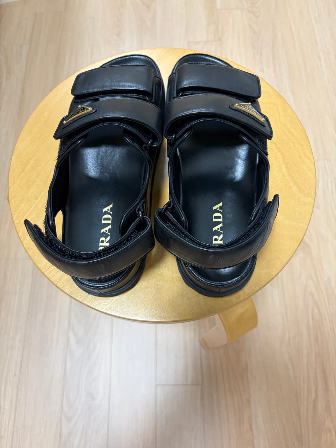 프라다 나파 가죽 샌들 상품이미지3