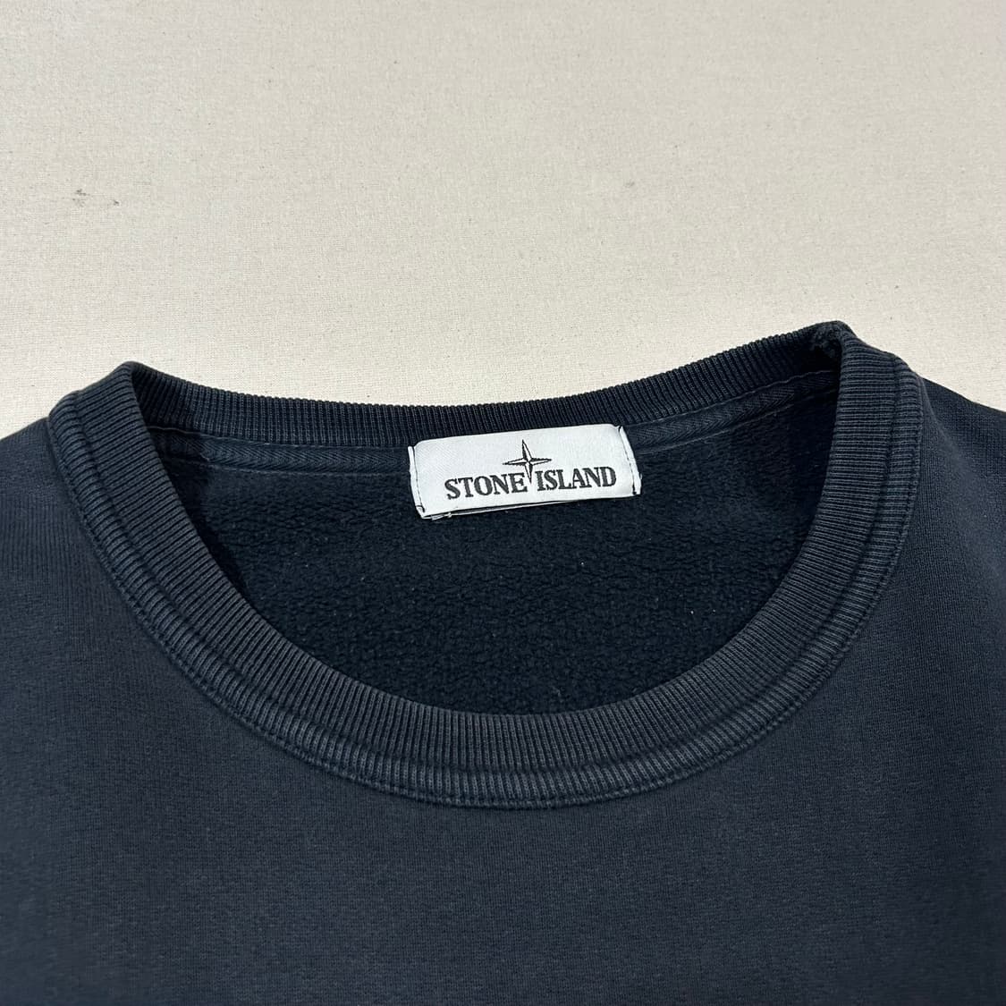 L) 스톤아일랜드 블랙 와펜 맨투맨 스웨트셔츠 상품이미지6