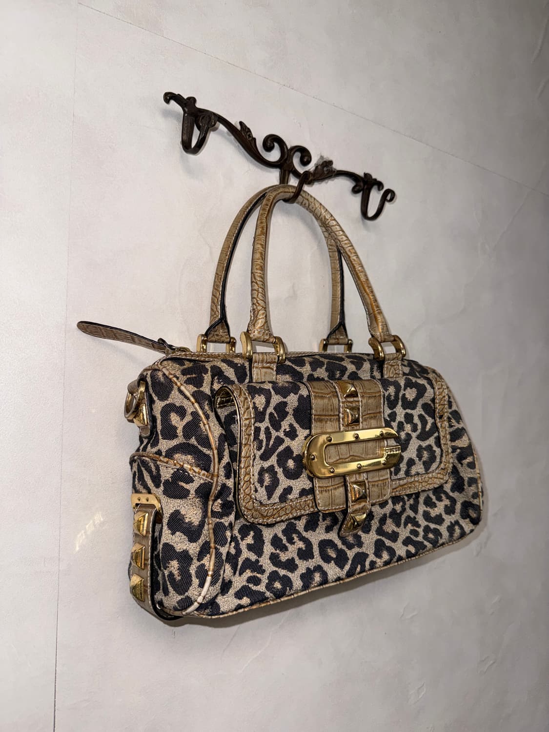 Guess leopard gold buckle python 숄더백 상품이미지2