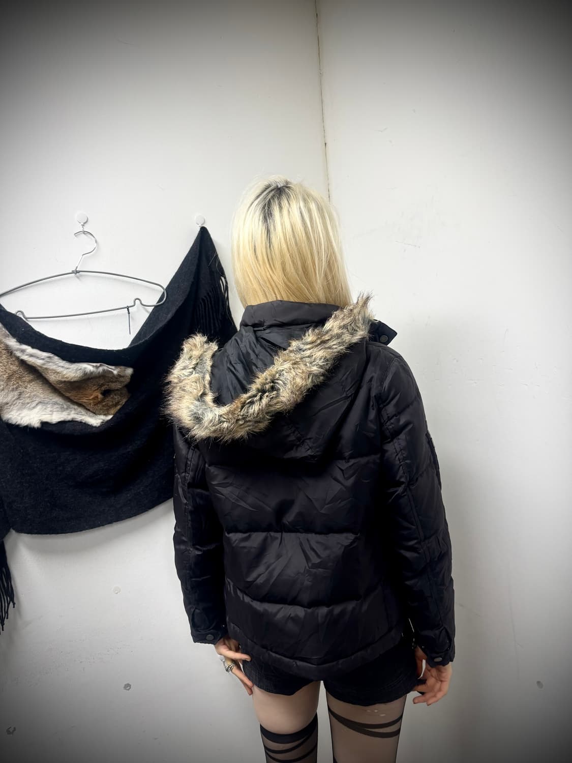 “Vintage” Y2K Mood Black Fur Padding 상품이미지3