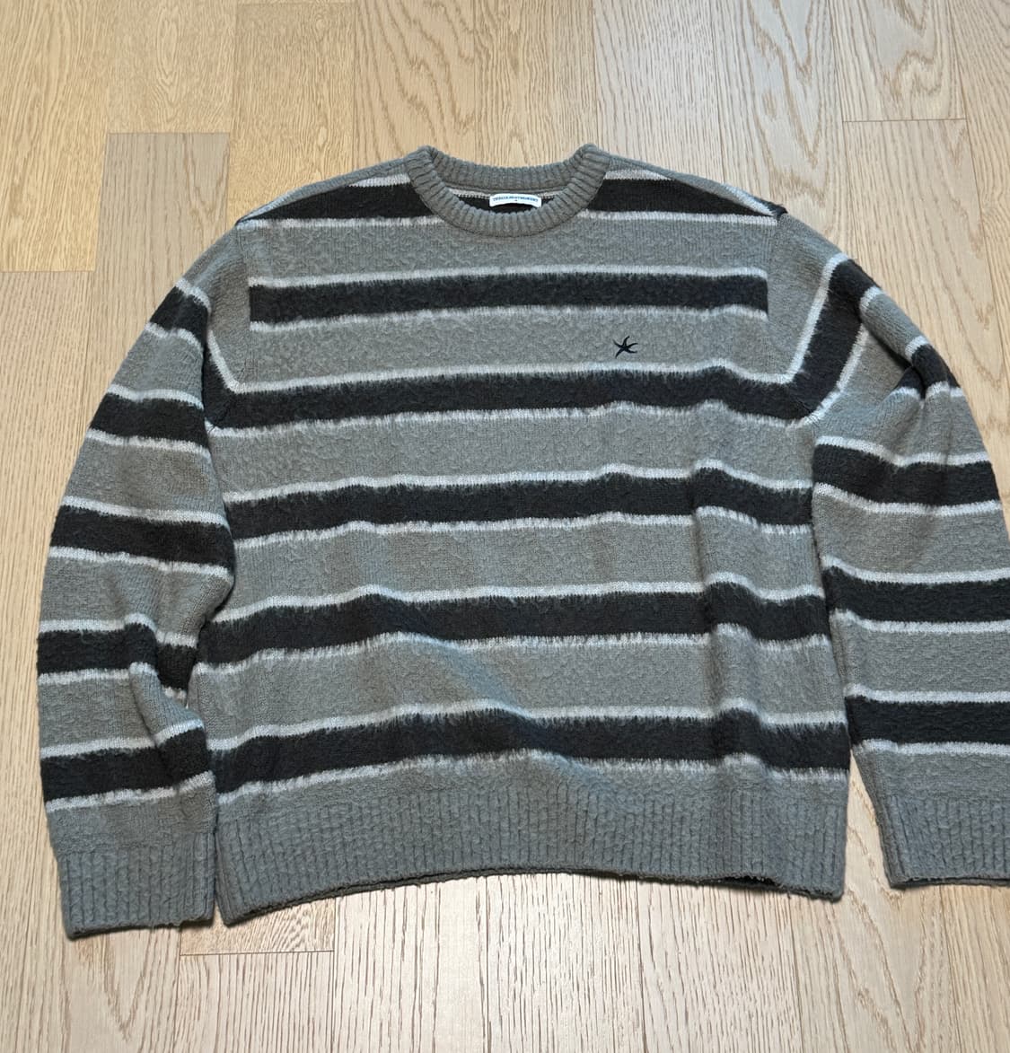 [M] 더콜디스트모먼트 모헤어 니트 차콜 상품이미지2