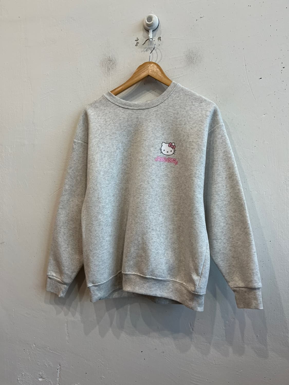 헬로키티 맨투맨 상품이미지2