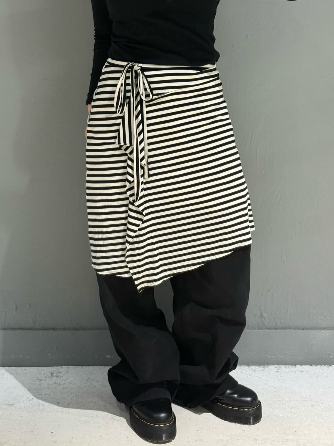 stripe pattern frill point midi skirt 상품이미지1