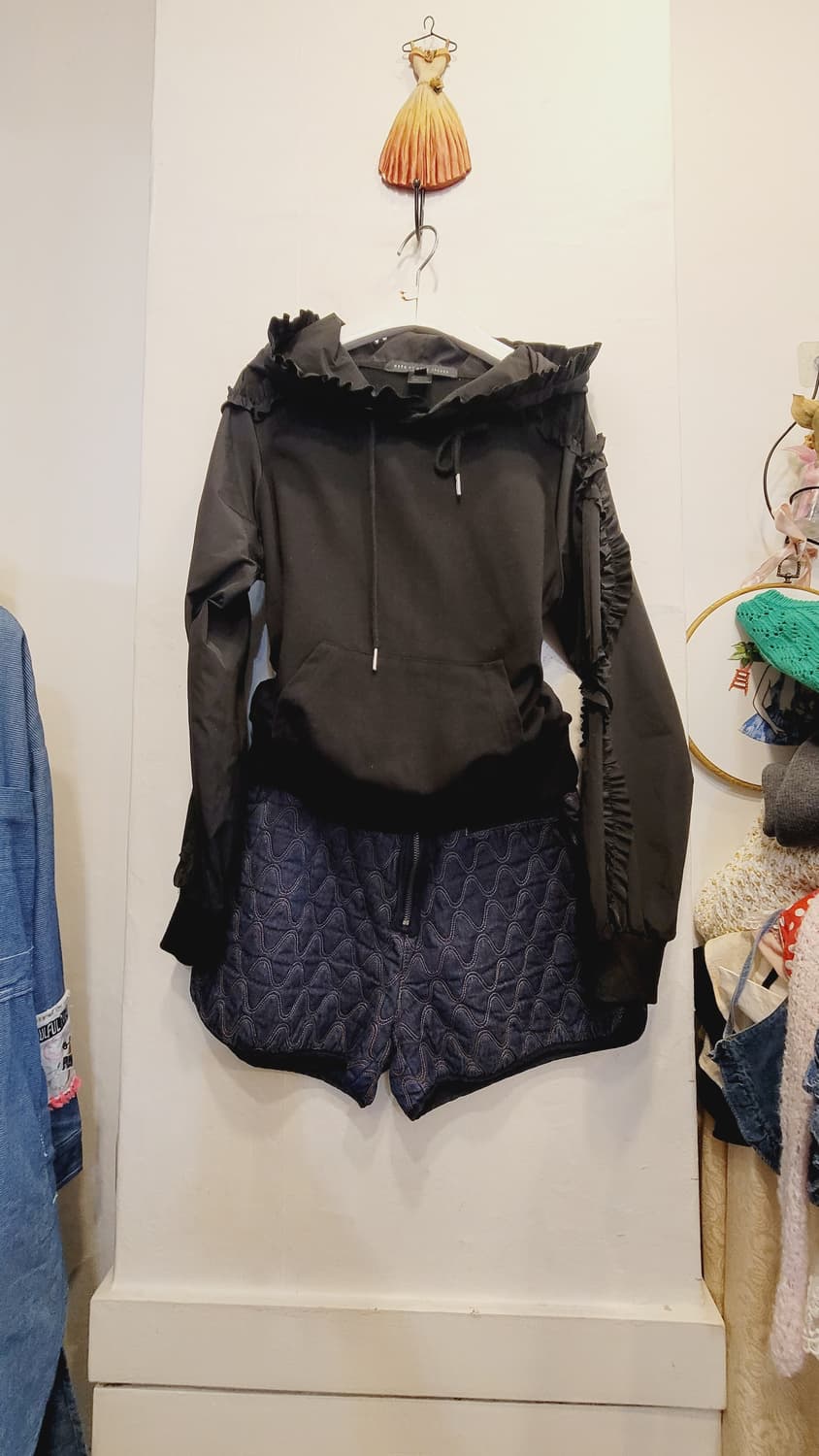 마크제이콥스 프릴후드티. 퀼팅본딩 팬츠 상품이미지4