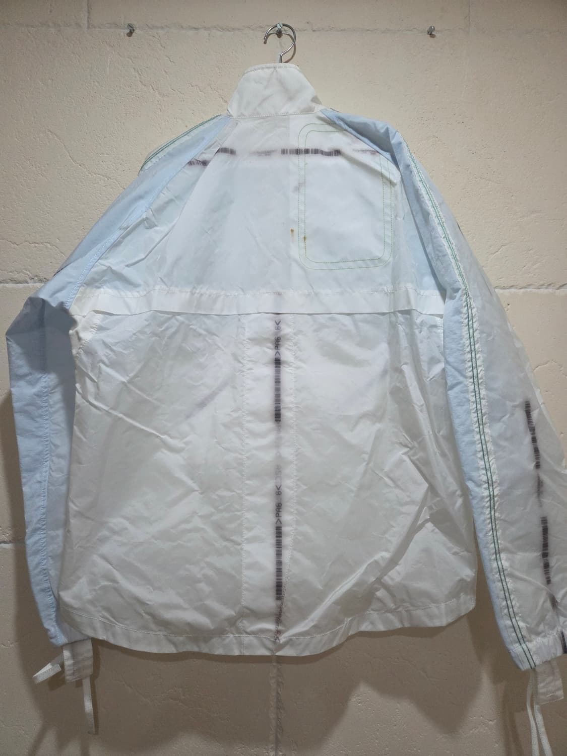 강혁 레디메이드 에어백 윈드브레이커 뒷면 오염 상품이미지2