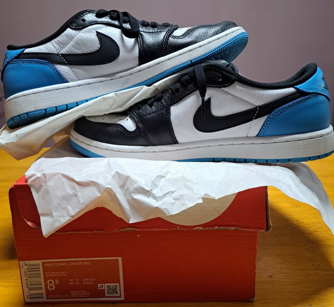 조던 1 레트로 로우 OG 블랙 앤 다크 파우더 블루 상품이미지7