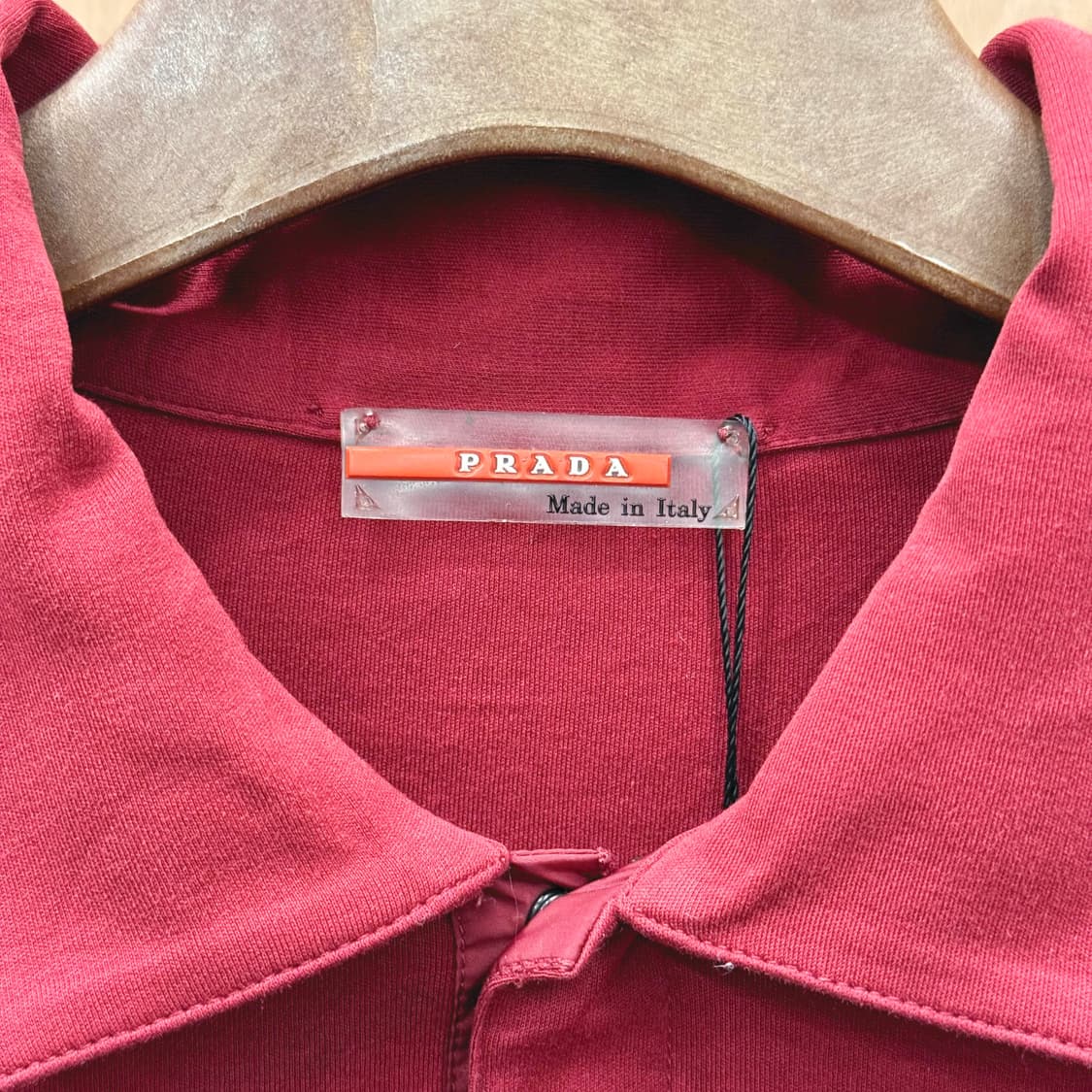 프라다 반팔 카라 티셔츠 사이드 로고 디테일 베이직 레드 상품이미지7