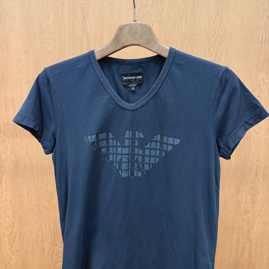 엠포리오 아르마니 라운드넥 반팔 티셔츠 로고 프린팅 디테일 슬림핏 네이비 상품이미지4