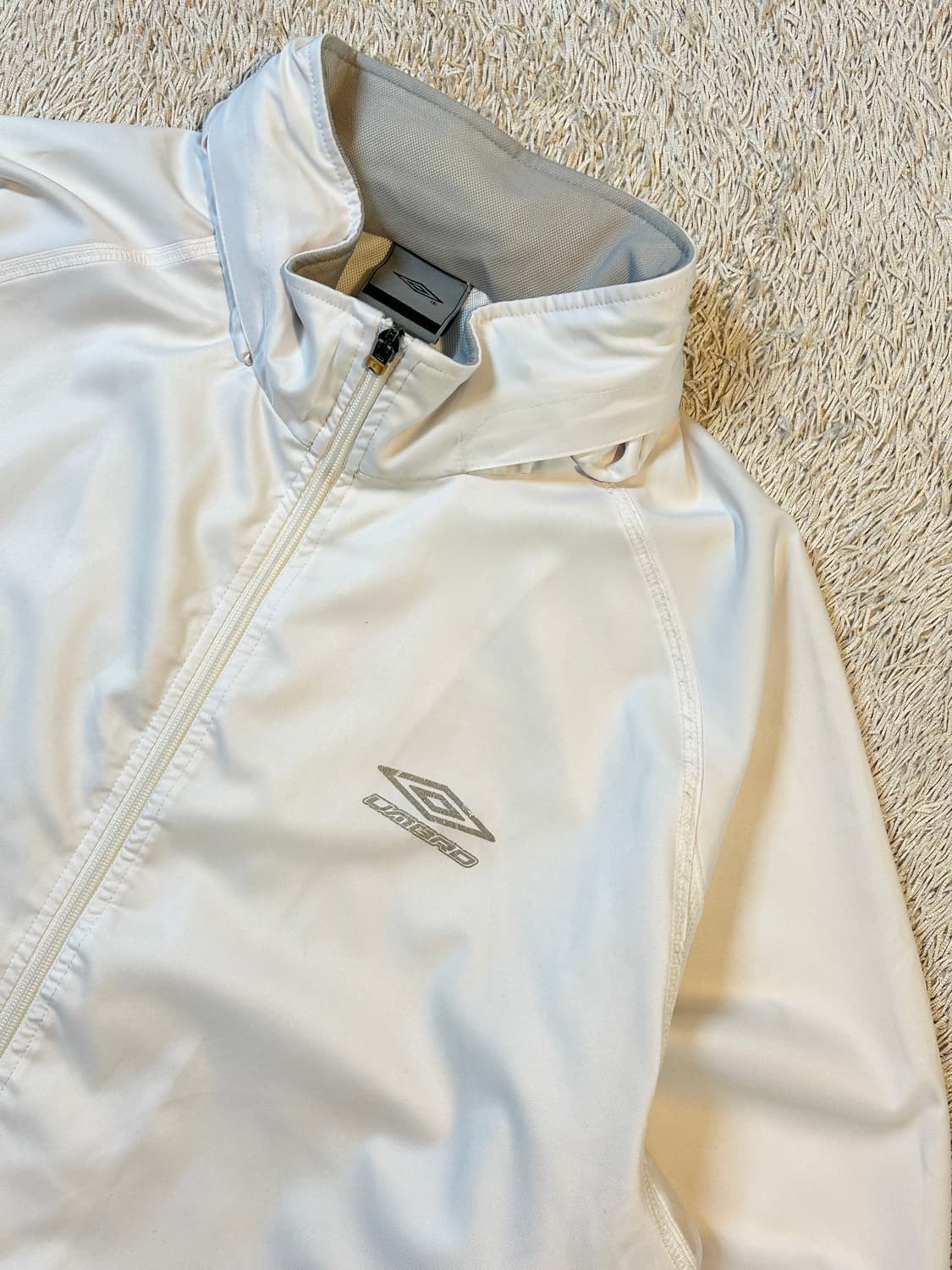 엄브로 UMBRO 올드스쿨 스몰로고 바람막이 자켓 화이트 상품이미지2