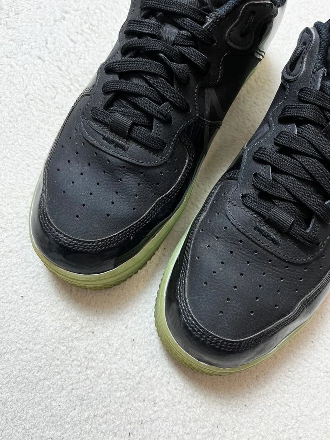 나이키 에어 포스 1 리액트 LV8 베얼리 스니커즈 A1883 상품이미지4