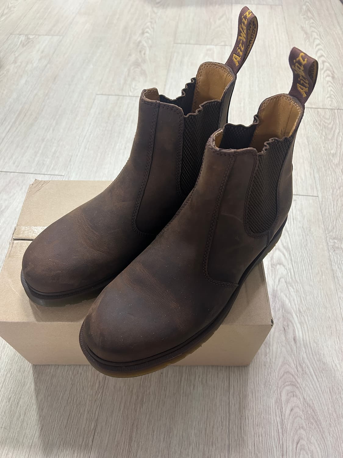 UK9 닥터마틴 2976 첼시부츠 크레이지 호스브라운 상품이미지1