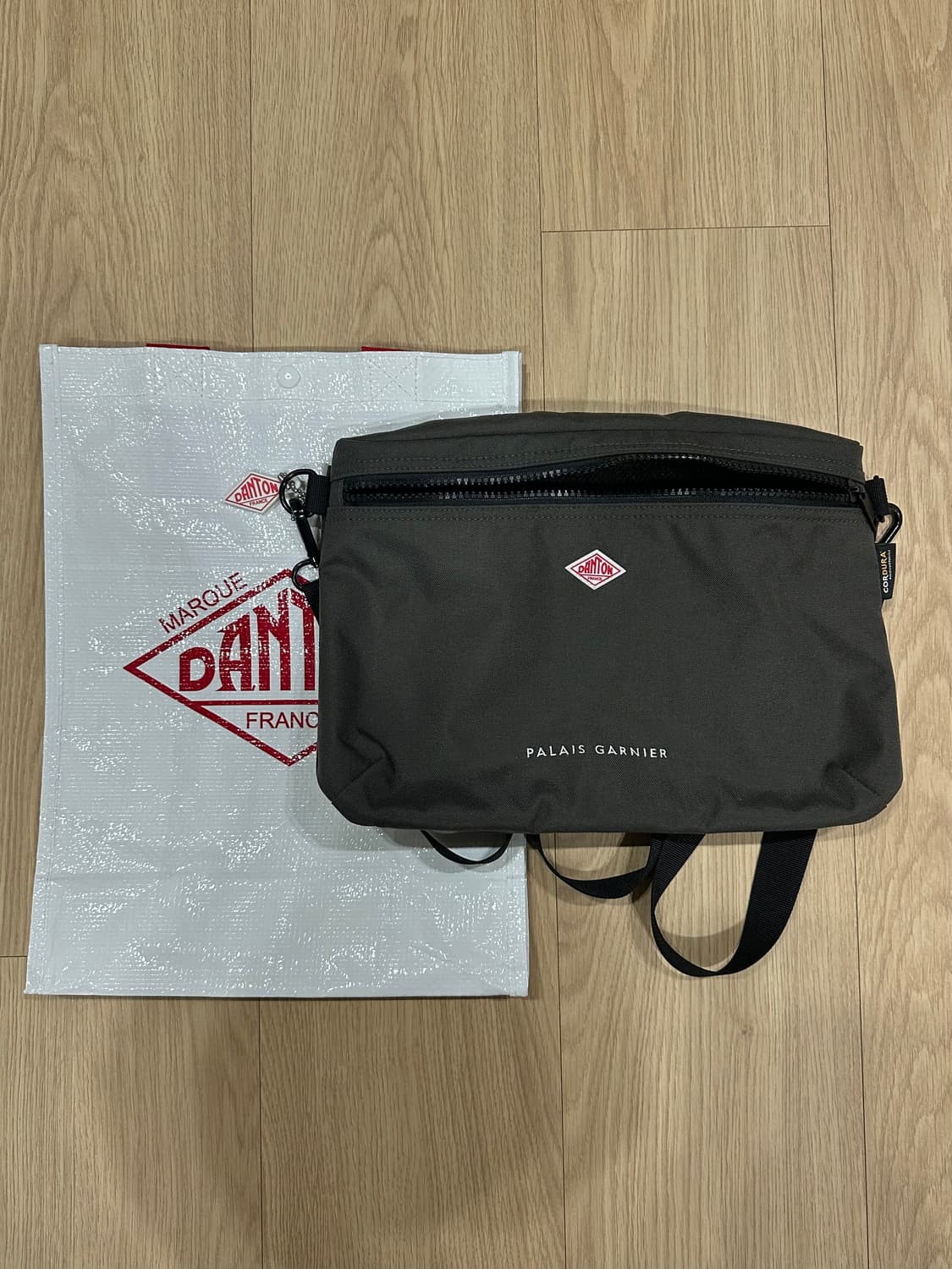 단톤 크로스백 가방 다크그레이 상품이미지1