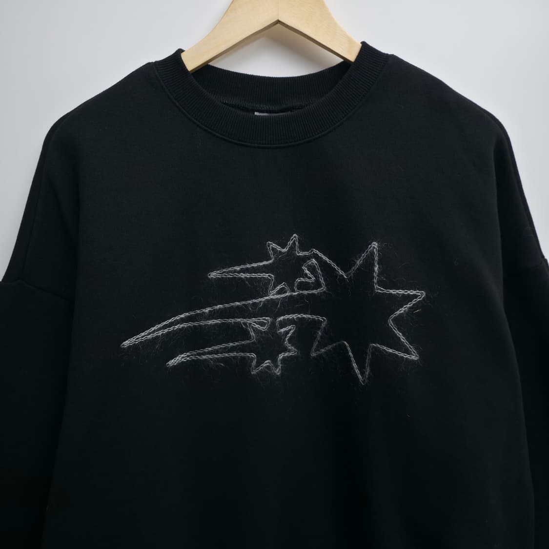 [M] 나이스 고스트 클럽 블랙 맨투맨 상품이미지2