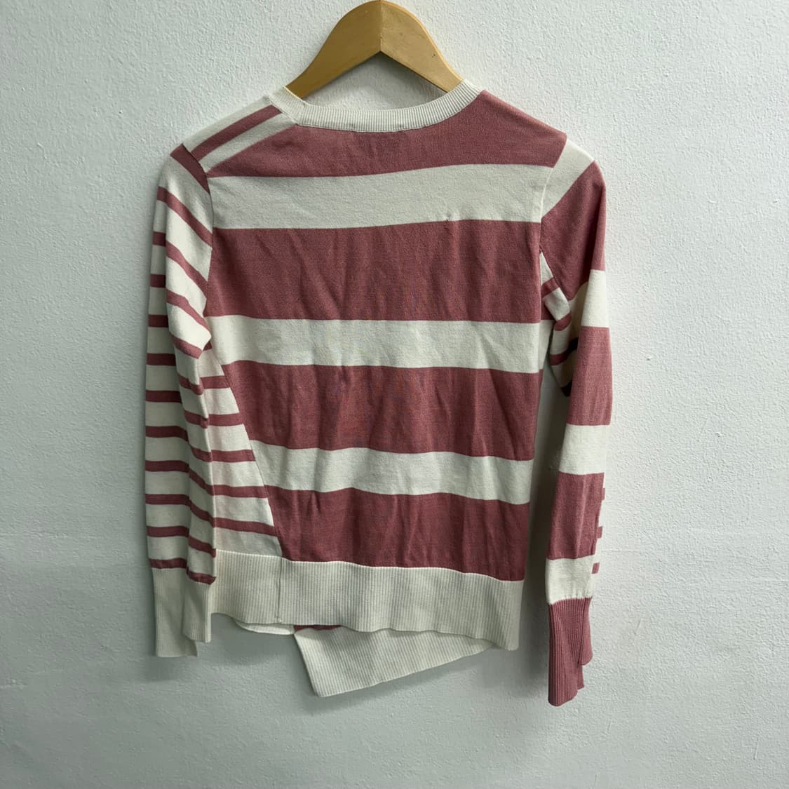 비비안 웨스트우드 비대칭 사선 스트라이프 언발란스니트xs 상품이미지4