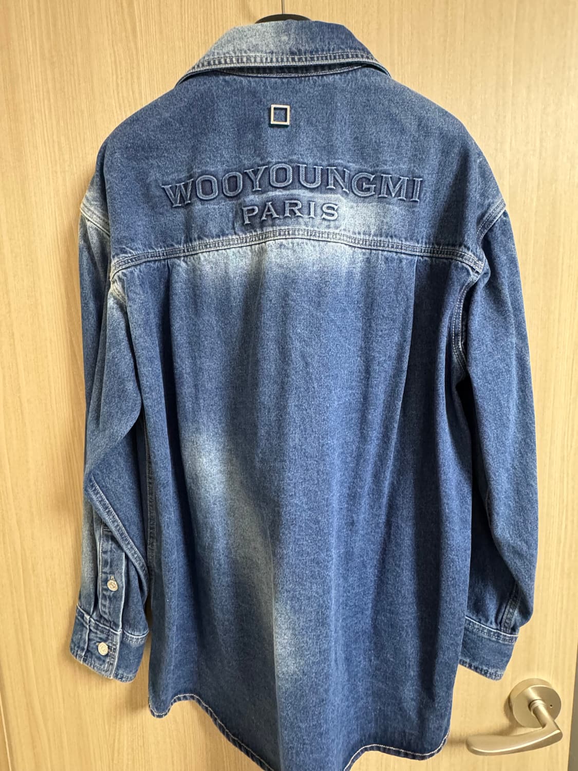 우영미 엠보싱 백로고 데님 셔츠 블루 - 22SS 46사이즈 상품이미지3