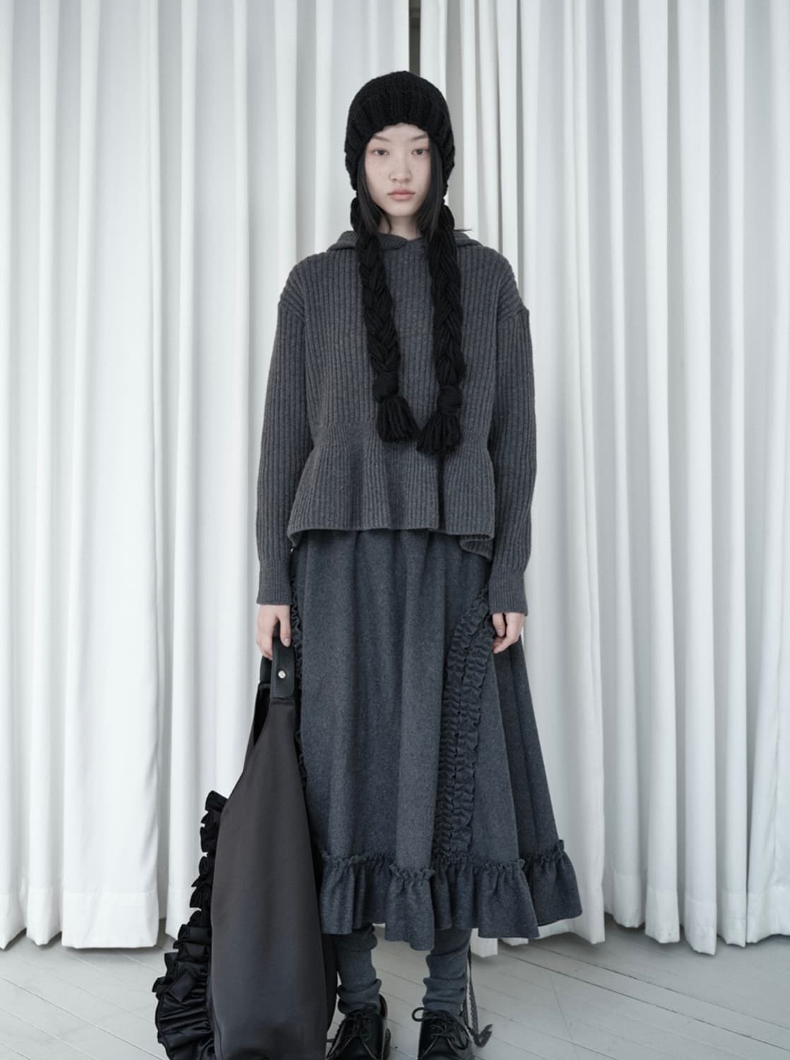 생긴스튜디오 flare waist wool hooded knit 상품이미지1
