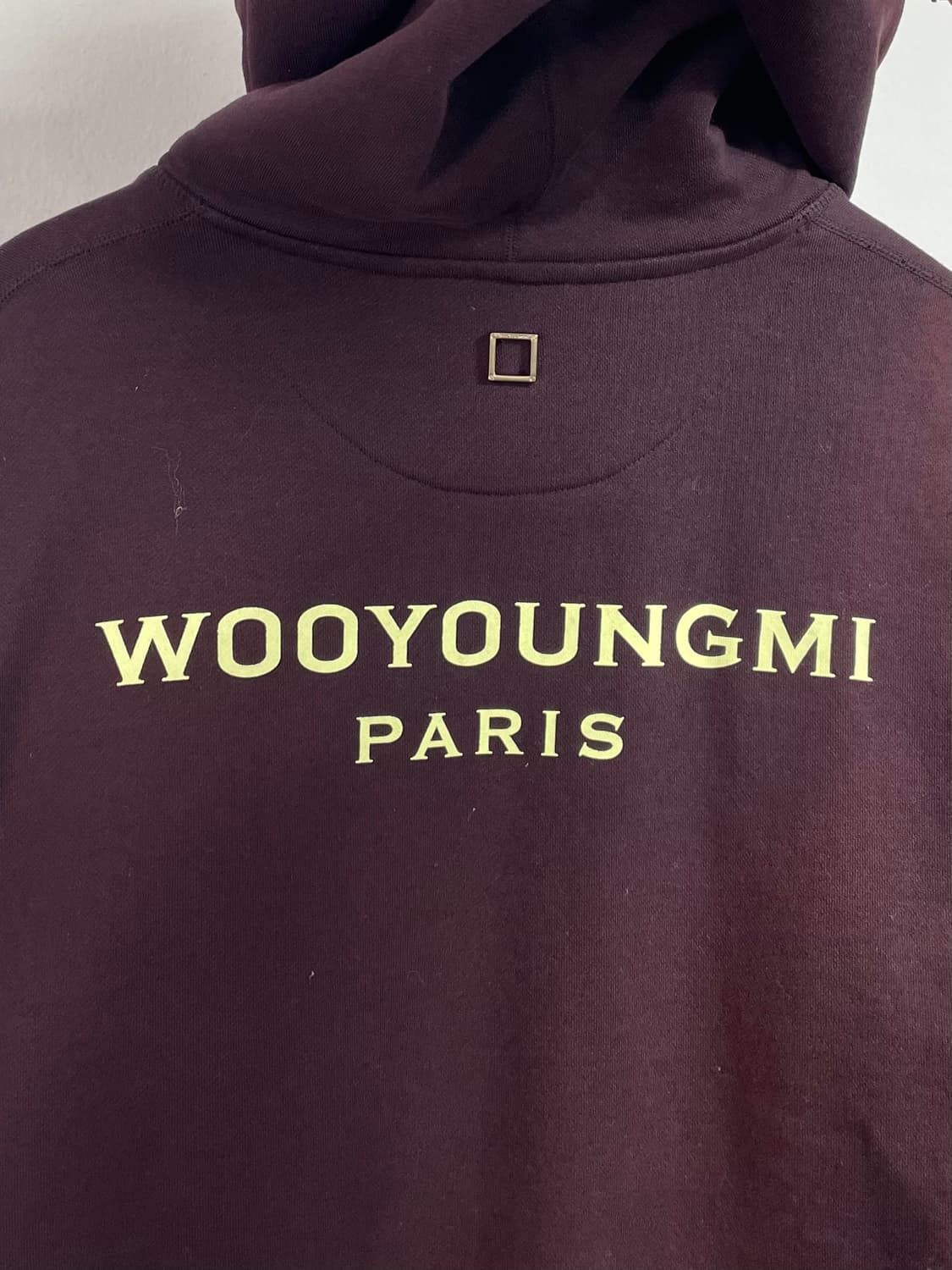 우영미 백로고 버건디 엠보싱 후드티 (on.551) 상품이미지4