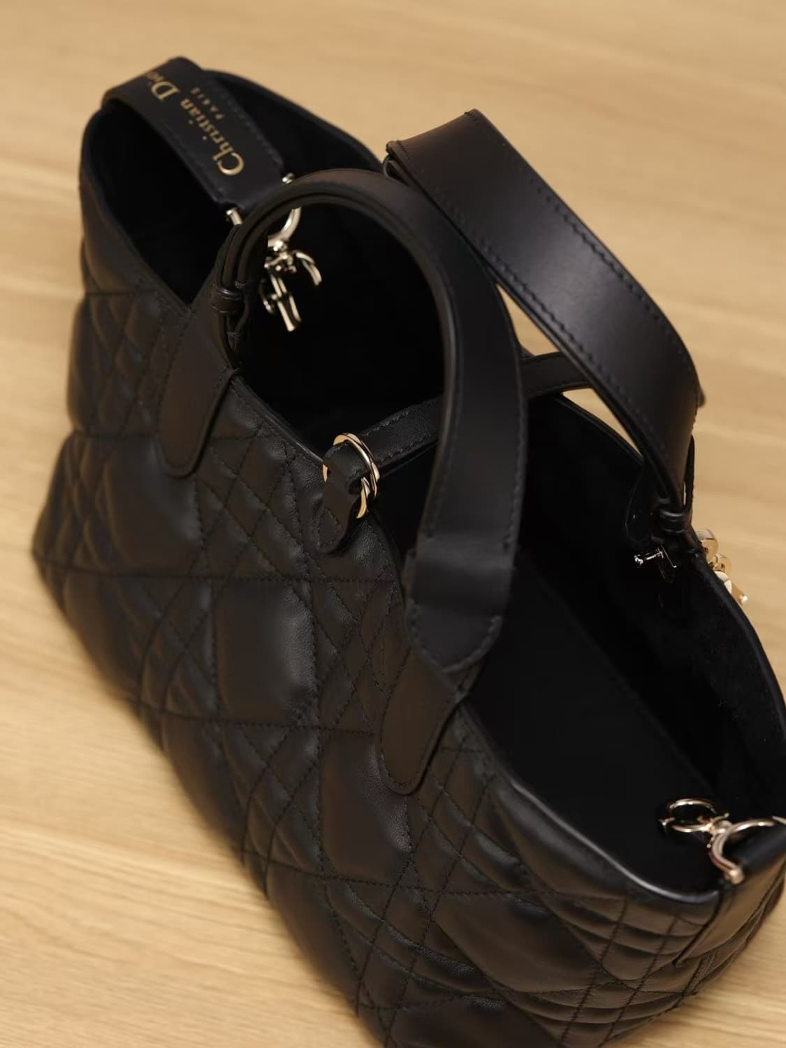 디올 스몰 뚜주흐 백 매크로까나쥬 카프스킨 블랙 상품이미지6