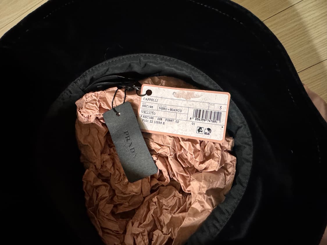 S 텍달린 새상품 정품 미우미우 miu miu 로고 벨벳 버킷햇 모자 캡 상품이미지7