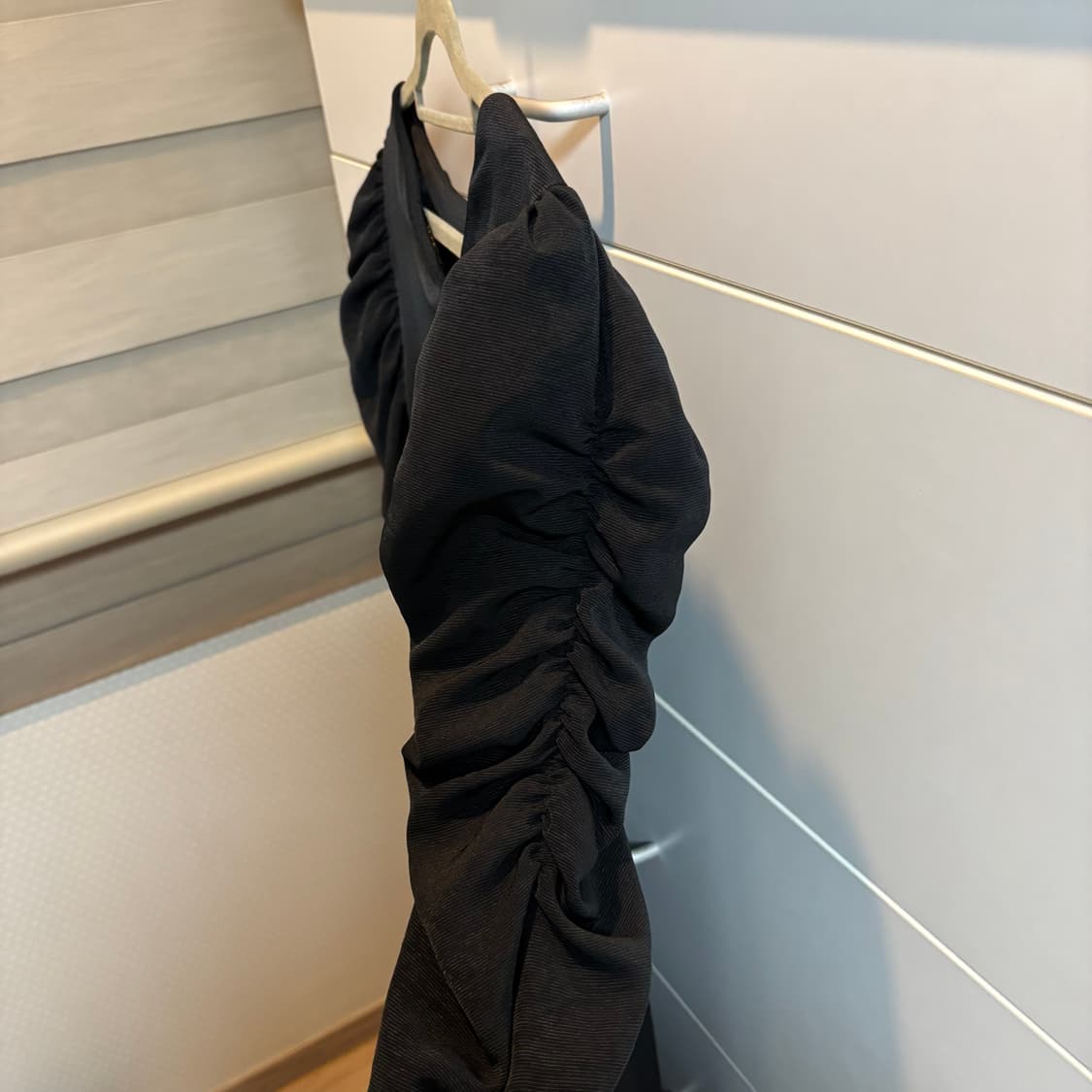 블랙 퍼프 셔링 롱 원피스(결혼식,연말파티룩 추천) 상품이미지5