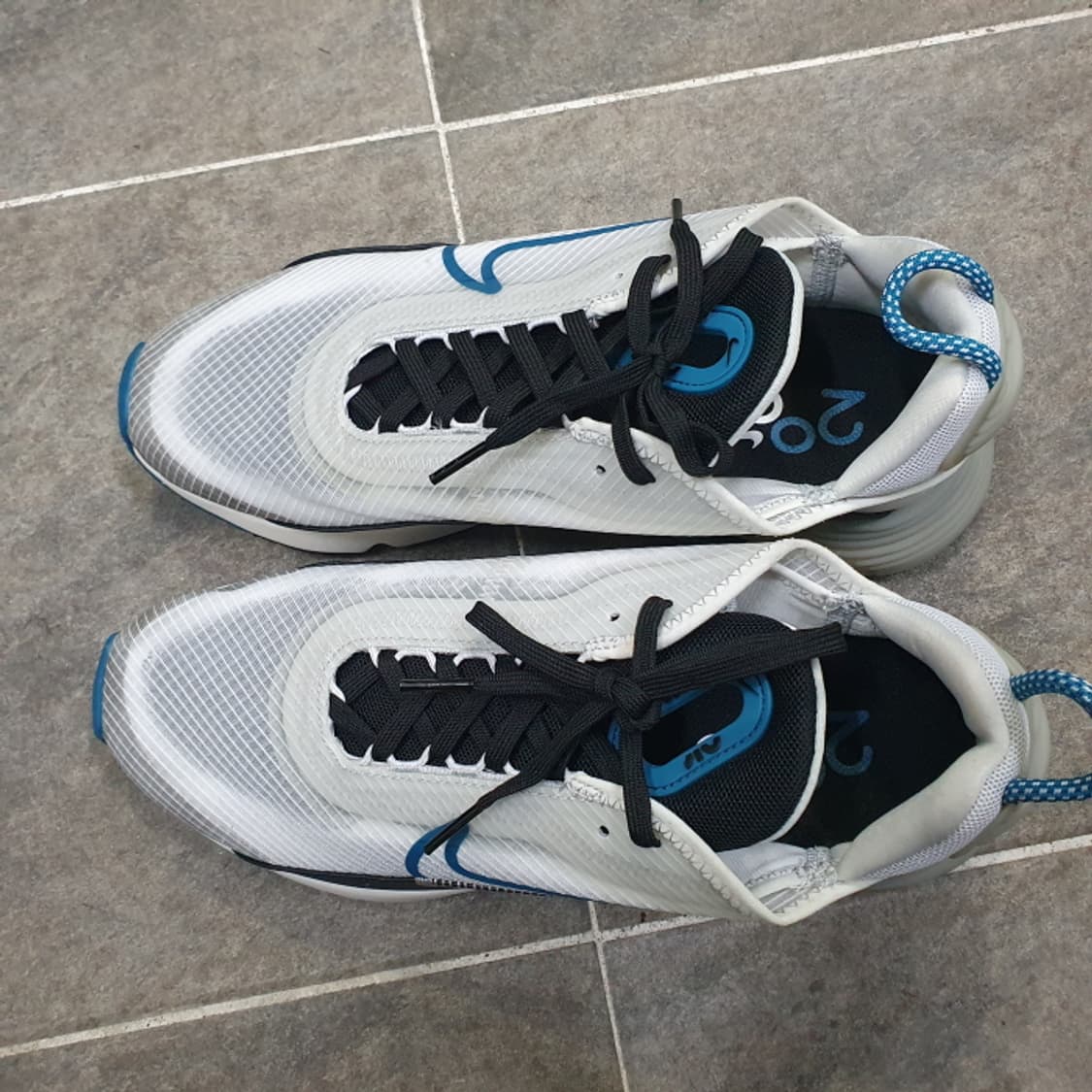 나이키 에어맥스 2090 (CV8835-100)(260) 상품이미지2